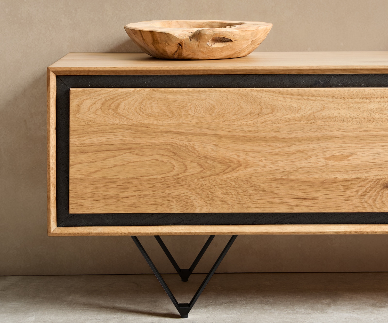 Meuble-TV Stonegrace 200 cm chêne naturel 4 portes placage pierre pied en V métal noir 5 Meuble-TV Stonegrace 200 cm chêne naturel 4 portes placage pierre pied en V métal noir 5