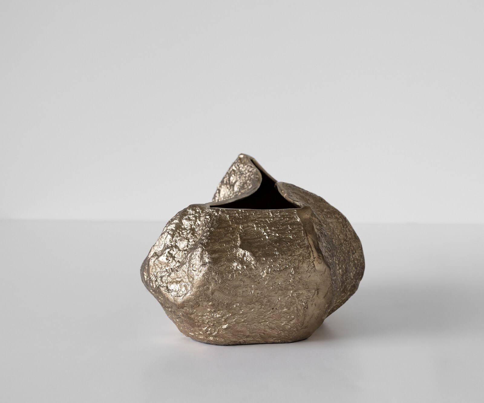 Vase Cratera l29 x P24 x H19 cm Aluminium Champagner Fait main 1