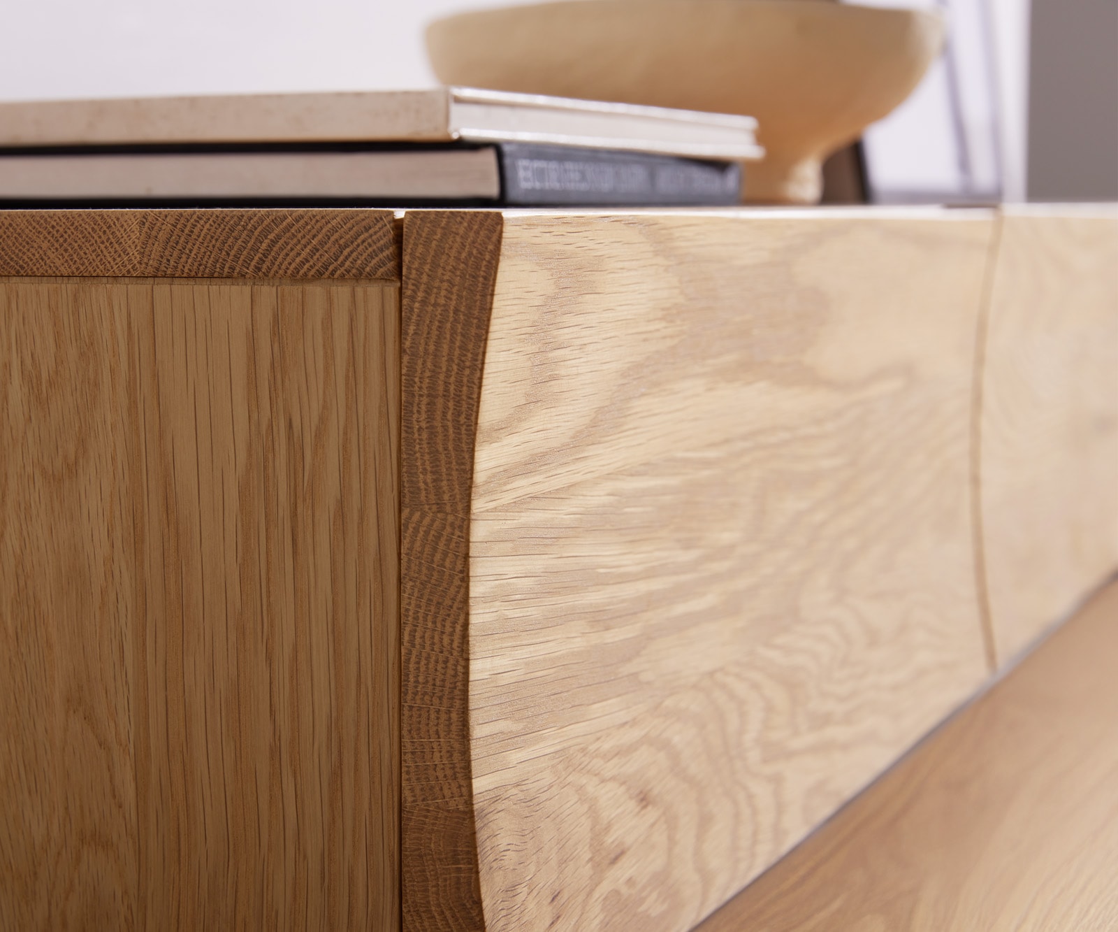 Meuble-TV Wyatt 220 cm chêne naturel 4 tiroirs flottants 3 Meuble-TV Wyatt 220 cm chêne naturel 4 tiroirs flottants 3