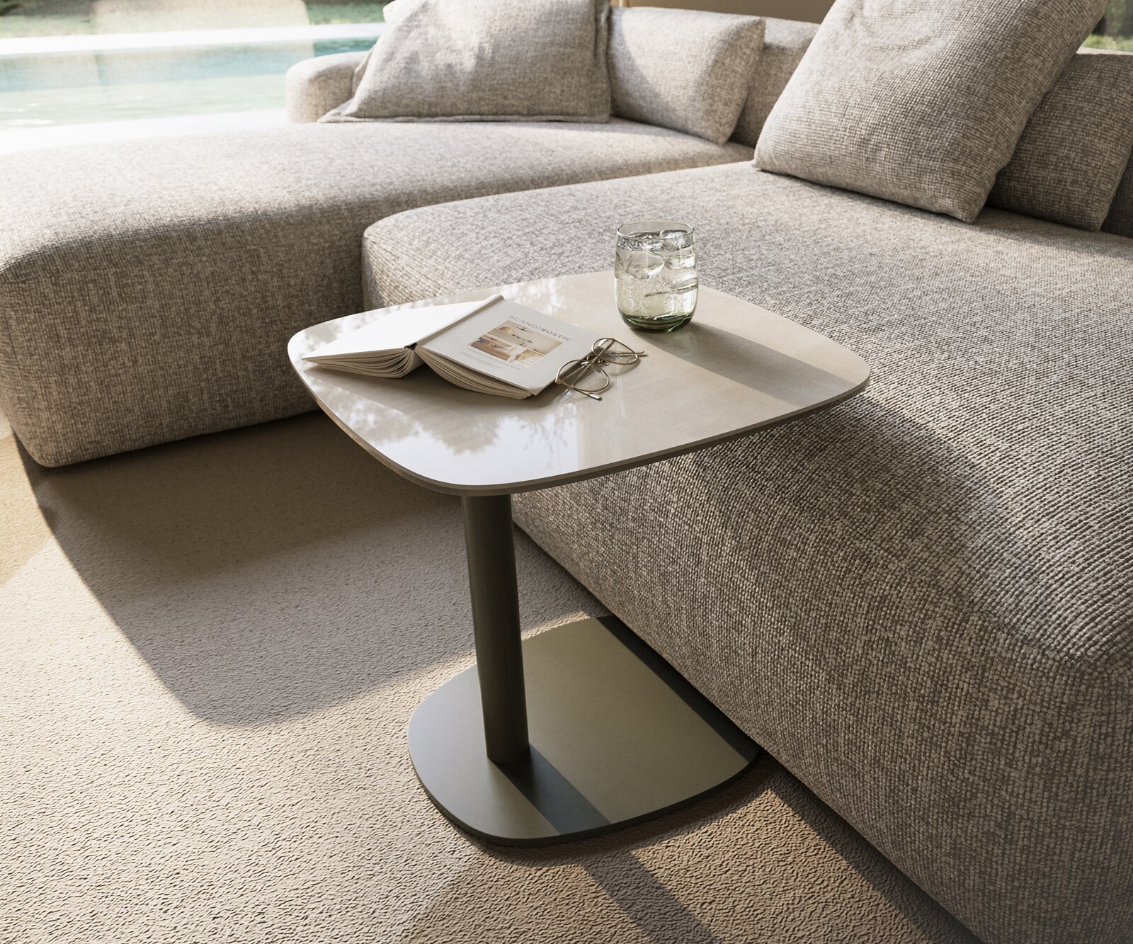 table d’appoint Edge forme bateau 50x50 cm céramique Onyx Champagne Eleny métal finition effet titane 2