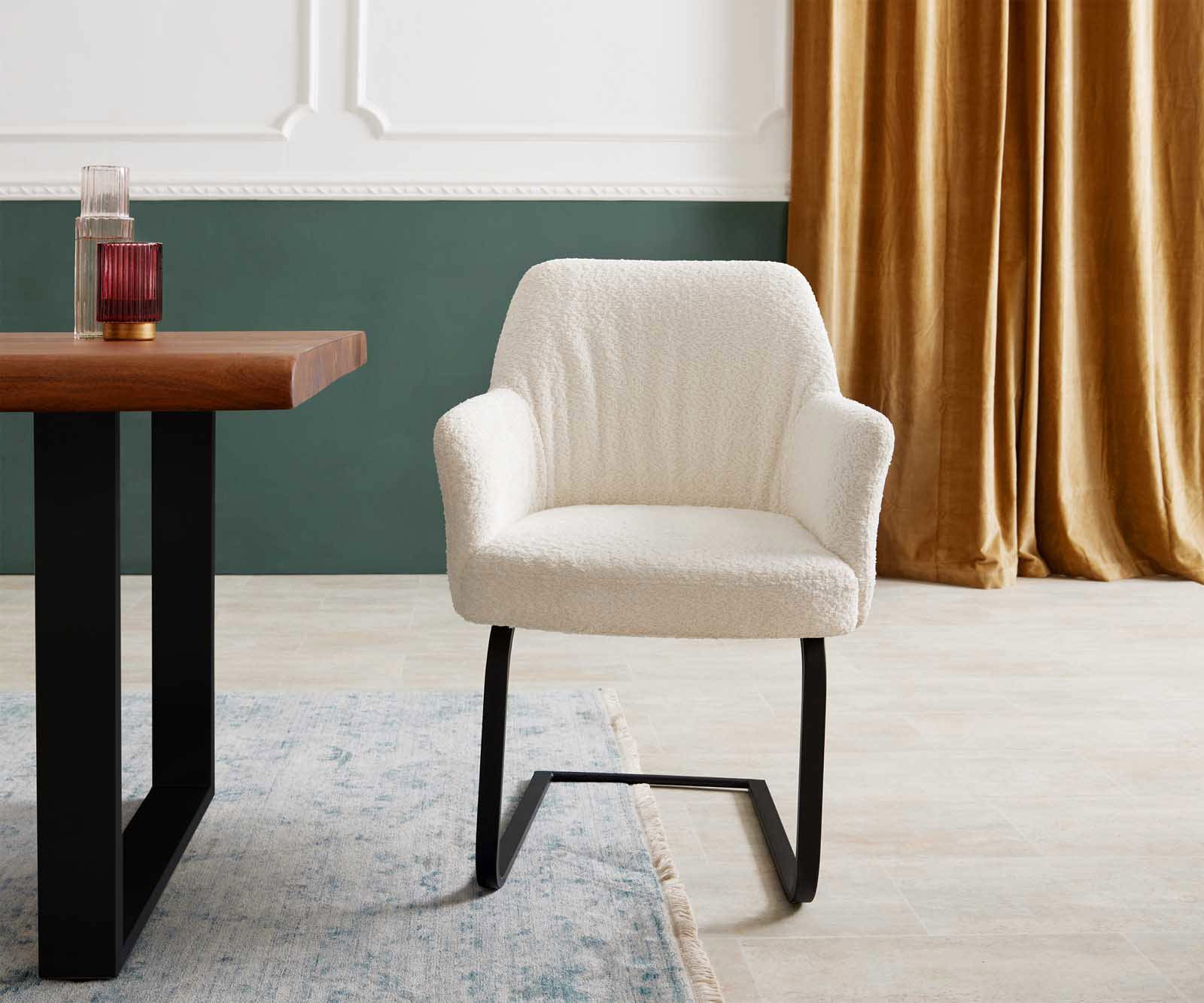 Cantilever Xana-Flex avec accoudoirs bouclé blanc pied cantilever plat noir ressorts ensachés 1 Cantilever Xana-Flex avec accoudoirs bouclé blanc pied cantilever plat noir ressorts ensachés 1