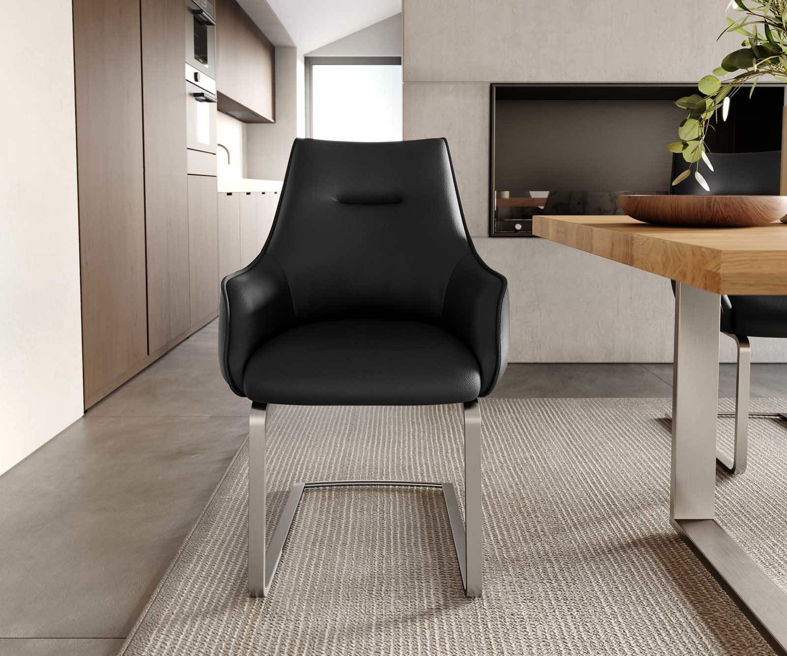 Cantilever Alja-Flex avec accoudoirs cuir de vache noir pied cantilever plat acier inoxydable brossé ressorts ensachés 1 Cantilever Alja-Flex avec accoudoirs cuir de vache noir pied cantilever plat acier inoxydable brossé ressorts ensachés 1