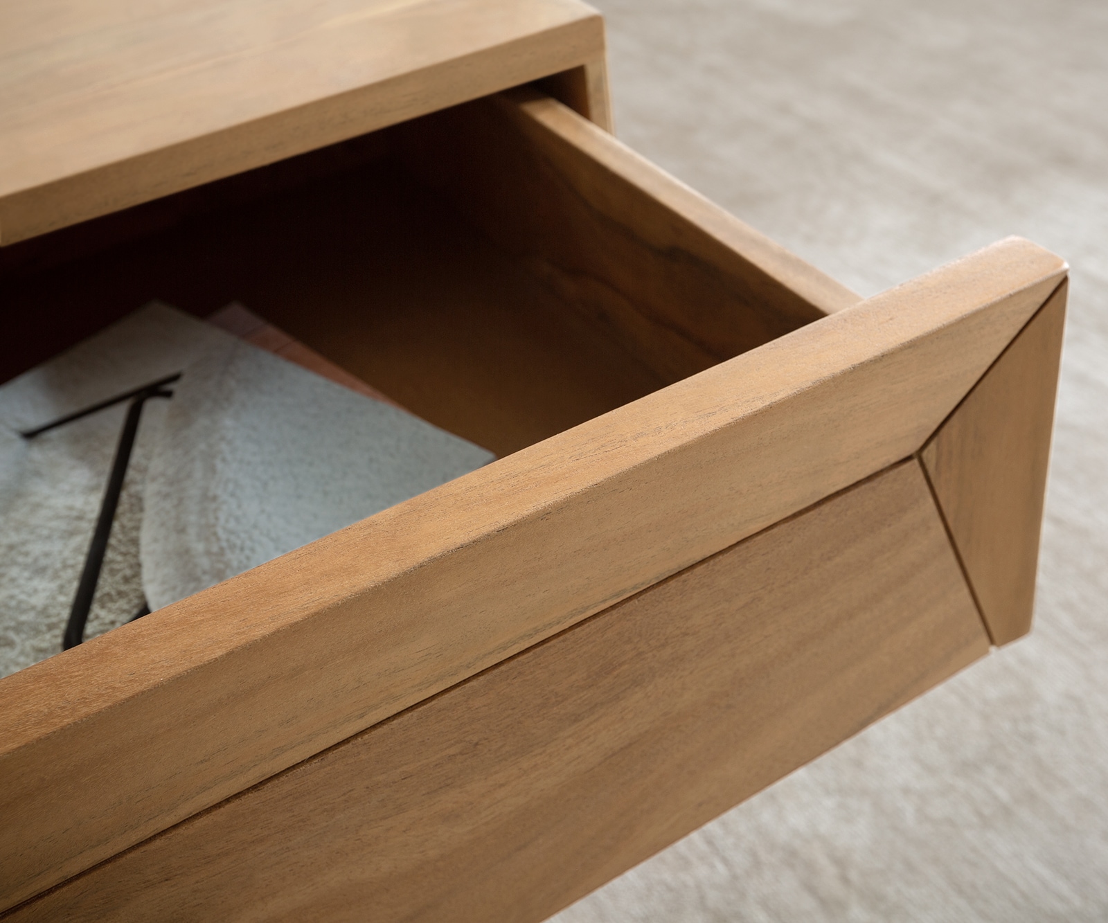 Table-basse Kayu 115x60 cm acacia naturel 2 tiroirs pied en V 3 Table-basse Kayu 115x60 cm acacia naturel 2 tiroirs pied en V 3