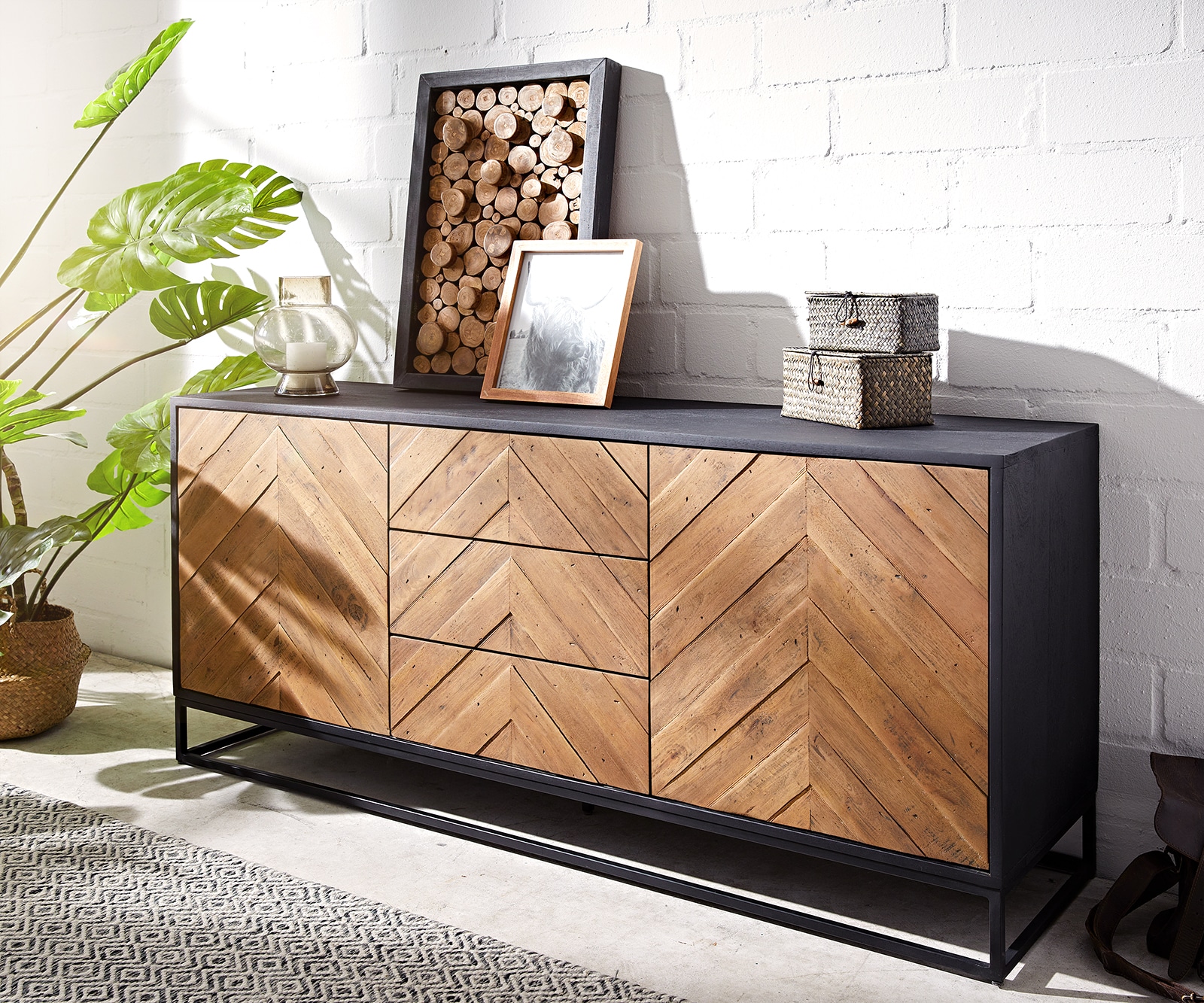 Buffet Famke 145 cm Manguier Teck 2 portes 3 tiroirs Buffet Famke 145 cm Manguier Teck 2 portes 3 tiroirs