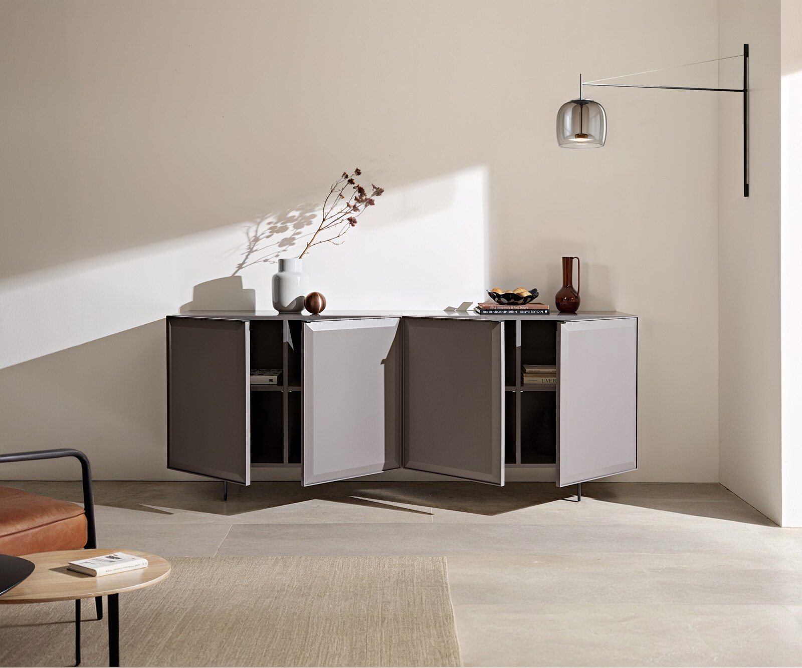 Buffet Marellia 200 cm Gris 4 portes Pied équerre métal noir 1 Buffet Marellia 200 cm Gris 4 portes Pied équerre métal noir 1