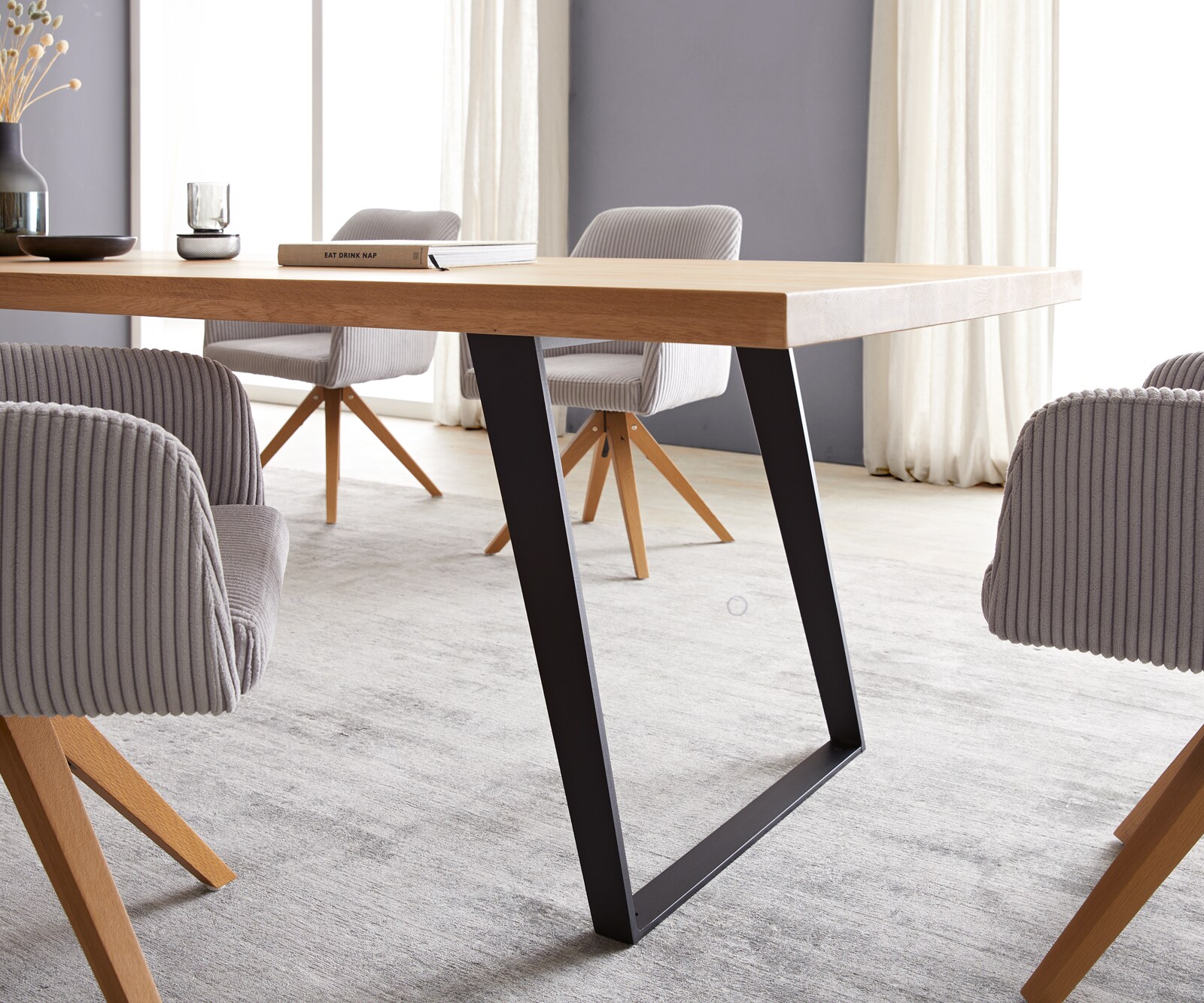 Table à manger Edge 300x100 chêne nature métal inclinée noir 5