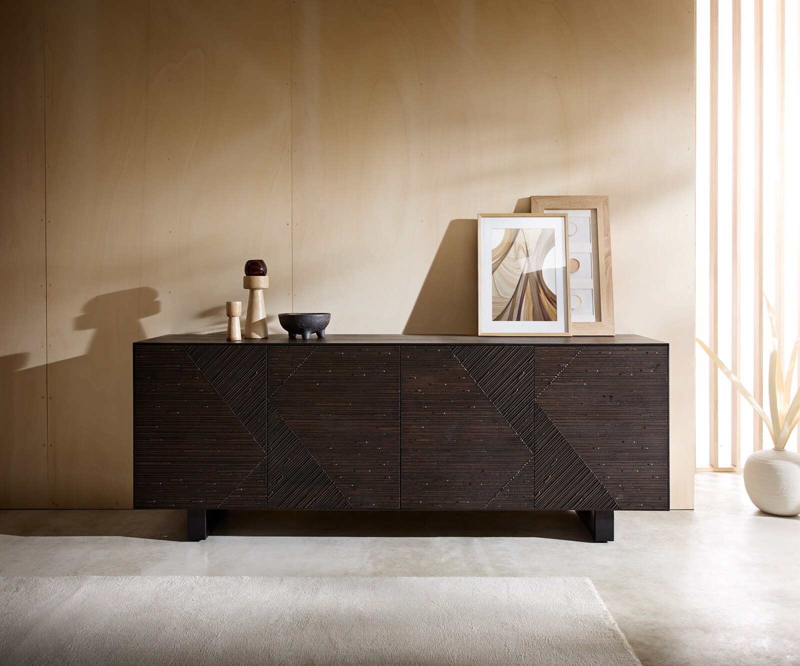 Buffet Tereos 200 cm Frêne brun foncé Effet 3D 4 portes Patins métalliques noirs 1