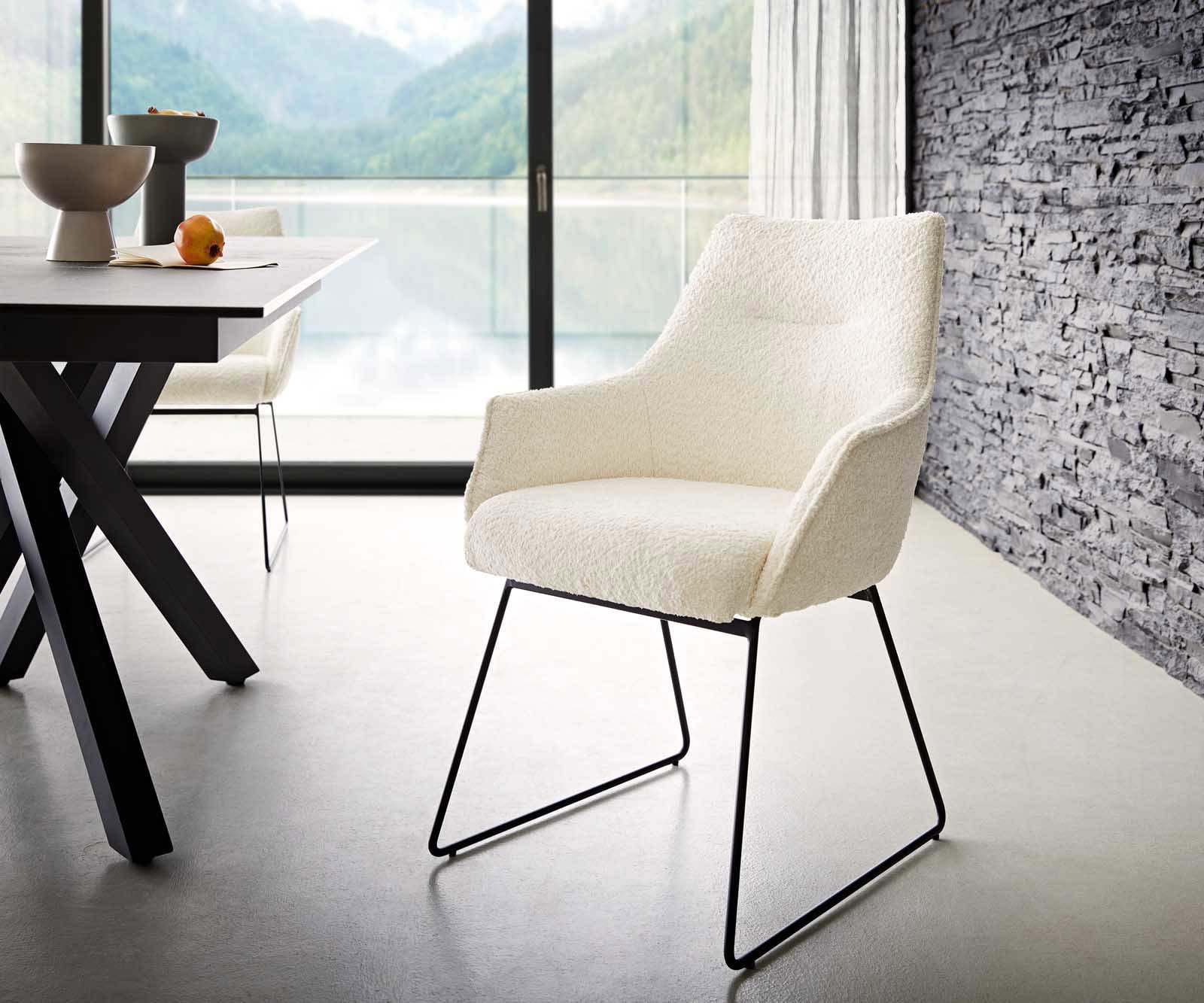 Chaise-de-salle-à-manger Alja-Flex avec accoudoirs bouclé blanc pied trapèze noir ressorts ensachés Chaise-de-salle-à-manger Alja-Flex avec accoudoirs bouclé blanc pied trapèze noir ressorts ensachés