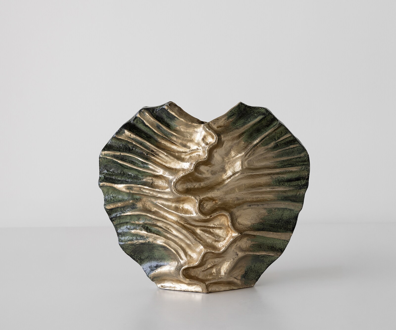 Vase Nerina l47 x P18 x H42 cm Aluminium Verde Antico Fait main 2