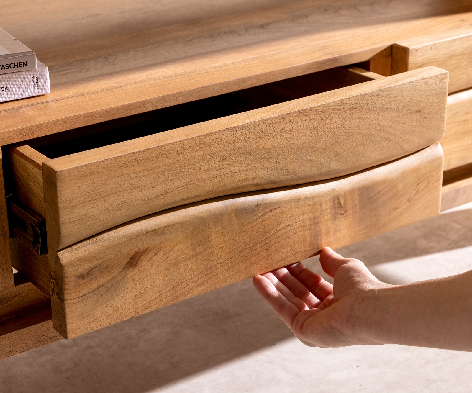 Meuble-TV Live-Edge 146 cm acacia nature 3 tiroirs 1 compartiment 5 Meuble-TV Live-Edge 146 cm acacia nature 3 tiroirs 1 compartiment 5