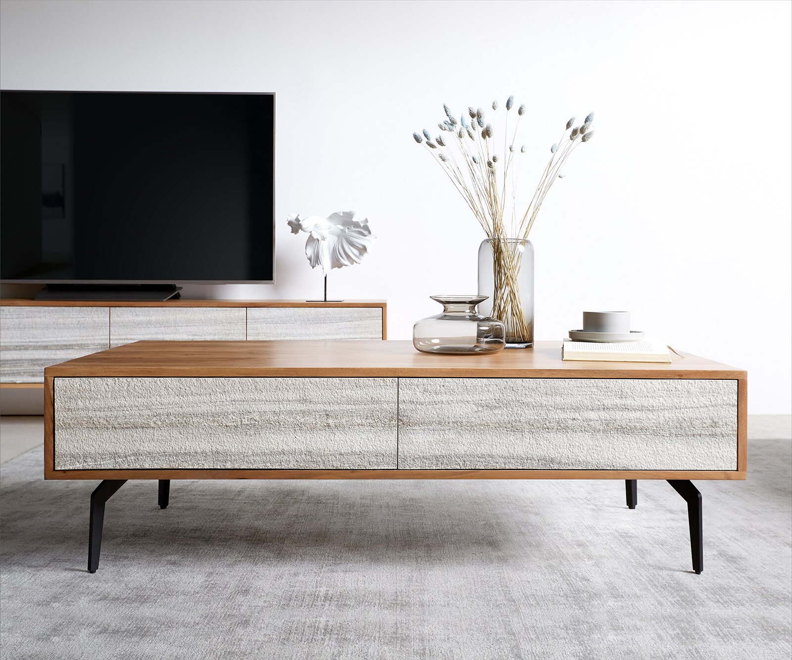 Table basse Kleo 115x60 cm acacia naturel 4 tiroirs pieds angulaires métal noir 1