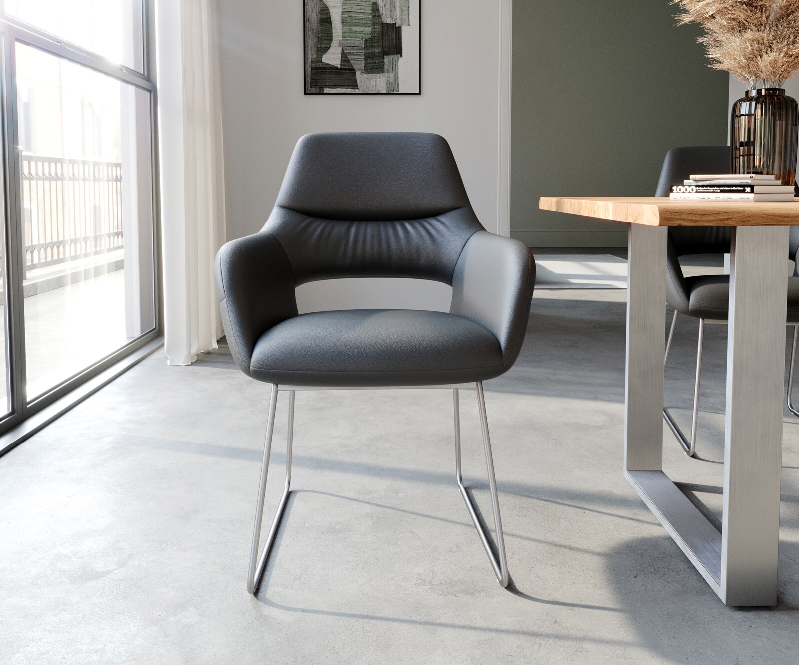 Chaise-de-salle-à-manger Yago-Flex avec accoudoirs cuir de vache noir pied trapèze acier inoxydable brossé ressorts ensachés 1 Chaise-de-salle-à-manger Yago-Flex avec accoudoirs cuir de vache noir pied trapèze acier inoxydable brossé ressorts ensachés 1