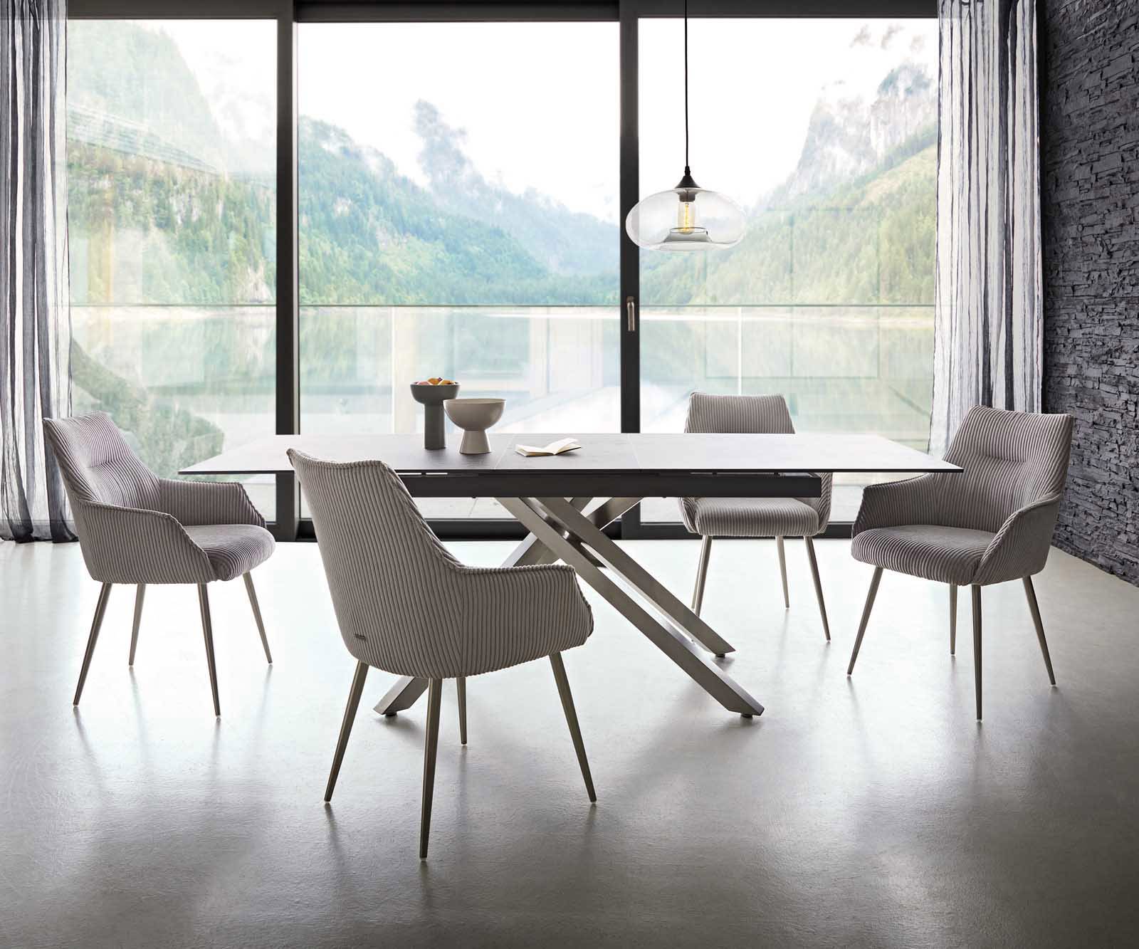 Chaise-de-salle-à-manger Alja-Flex avec accoudoirs côtelé gris argenté 4 pieds coniques acier inoxydable brossé ressorts ensachés 3 Chaise-de-salle-à-manger Alja-Flex avec accoudoirs côtelé gris argenté 4 pieds coniques acier inoxydable brossé ressorts ensachés 3