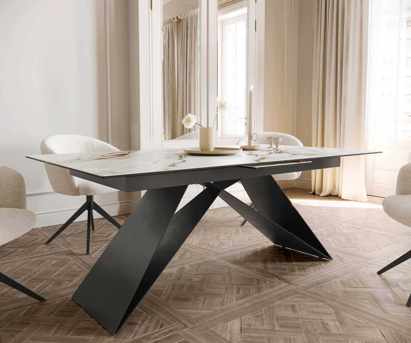 Table à manger Edge 180-220x100 céramique Calacatta Luxe blanc-doré-gris cadre en V acier plat noir extensible 7