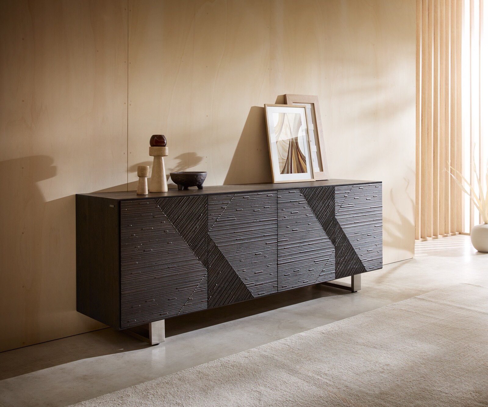 Buffet Tereos 200 cm frêne brun foncé effet 3D 4 portes patins en acier inoxydable brossé