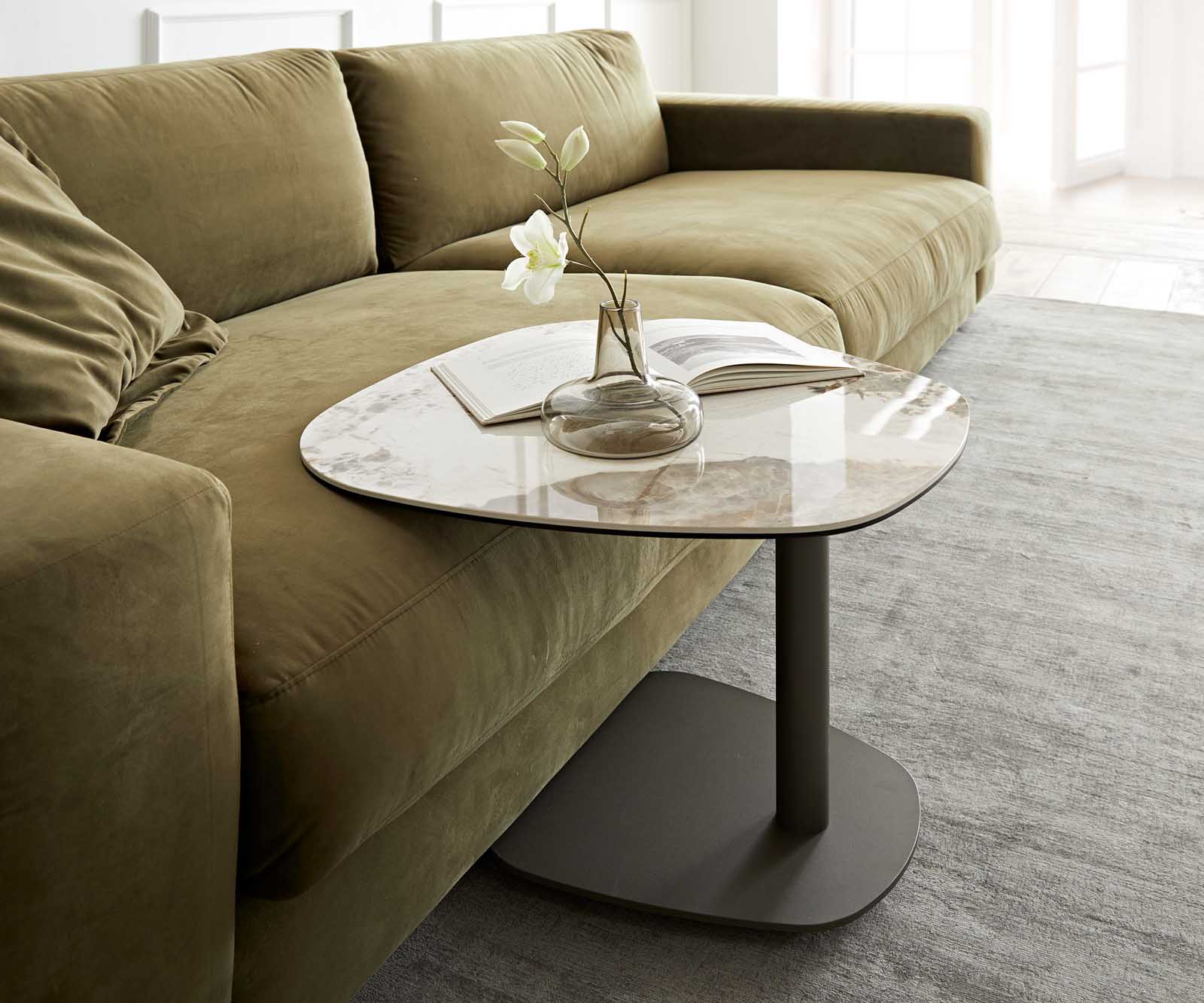 Table basse Elenya 60x60 cm Céramique Piètement métal Table basse Elenya 60x60 cm Céramique Piètement métal