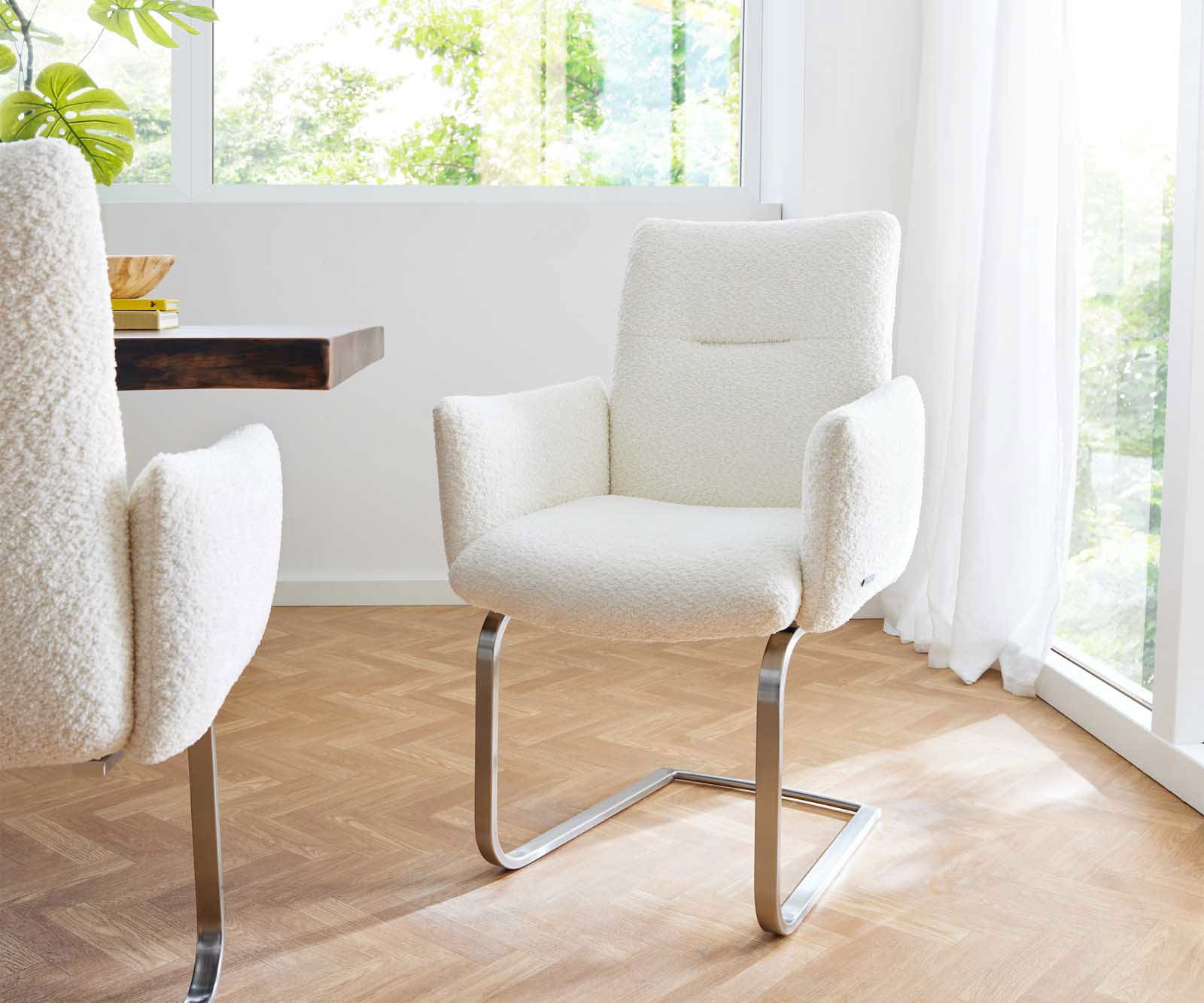 Cantilever Jova-Flex avec accoudoirs bouclé blanc pied cantilever rond acier inoxydable brossé ressorts ensachés
