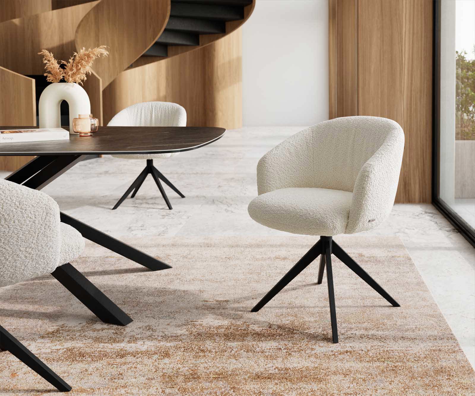Chaise-pivotante Caja-Flex avec accoudoirs bouclé blanc pied croisé large noir pivotement sur 360° ressorts ensachés