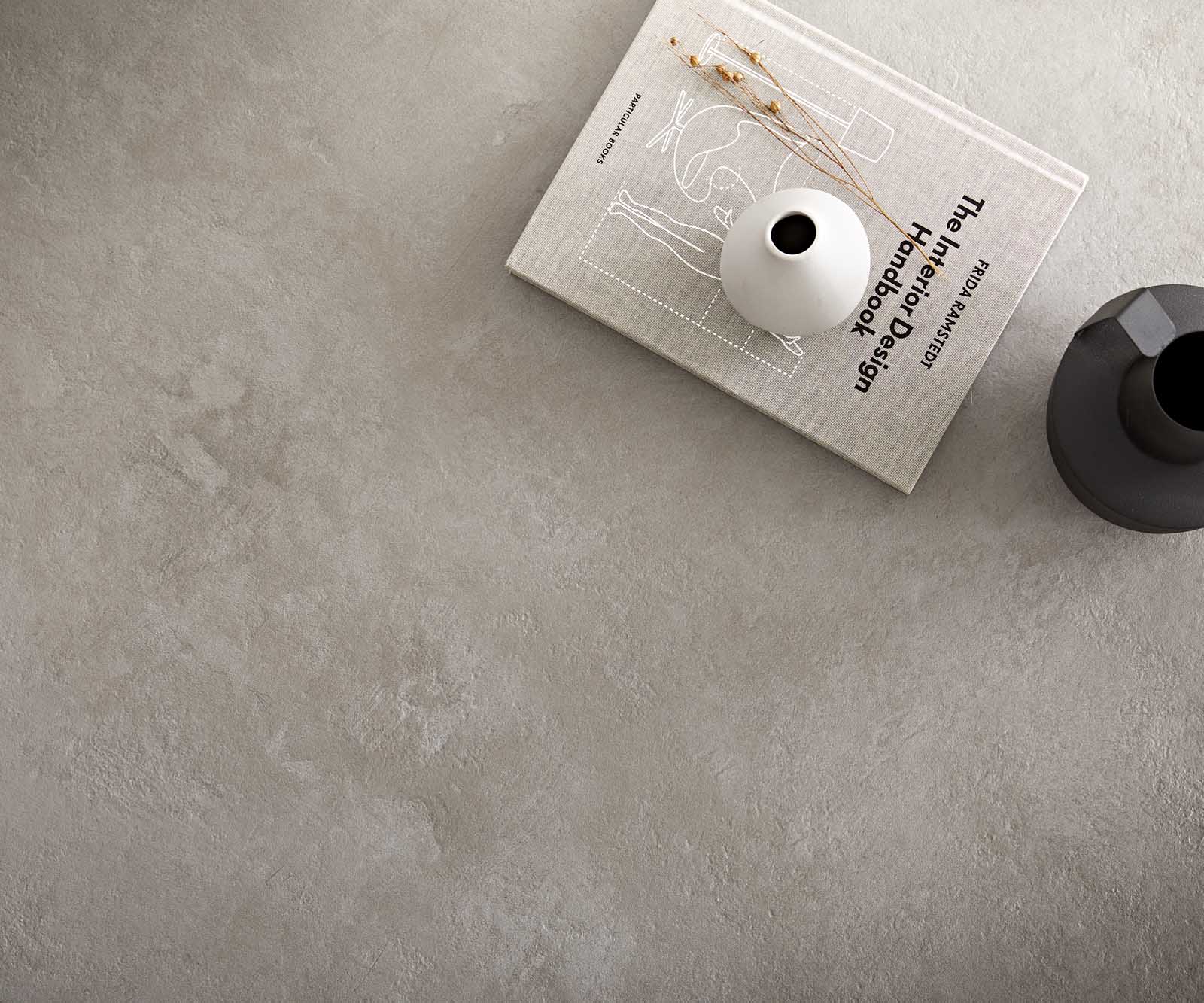 Table basse Sarita 120x70 cm Céramique Aspetto Concreto Couleur béton Piétement Effektifinish Titan 3 Table basse Sarita 120x70 cm Céramique Aspetto Concreto Couleur béton Piétement Effektifinish Titan 3