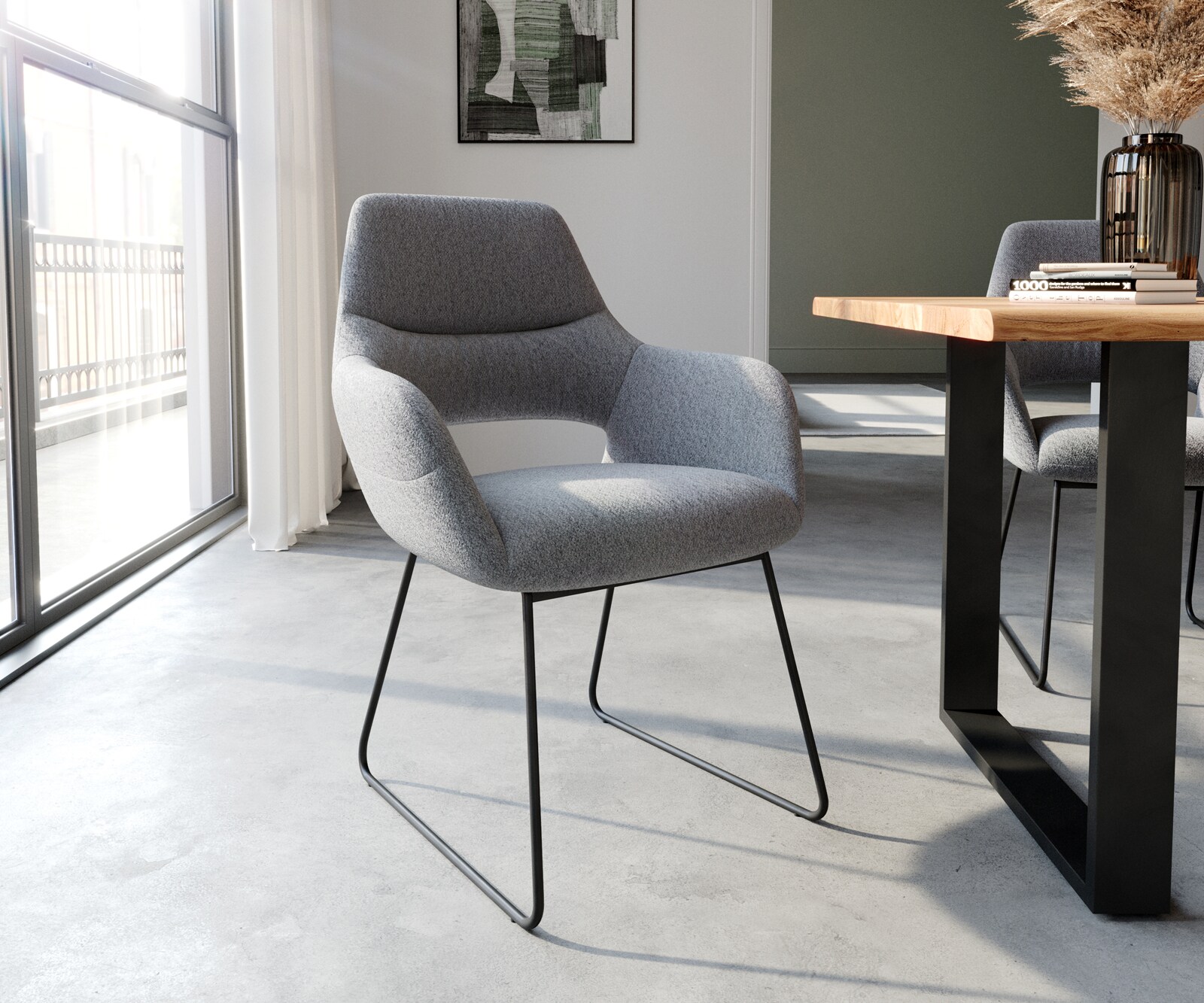 Chaise-de-salle-à-manger Yago-Flex avec accoudoirs tissu texturé gris clair pied trapèze noir ressorts ensachés