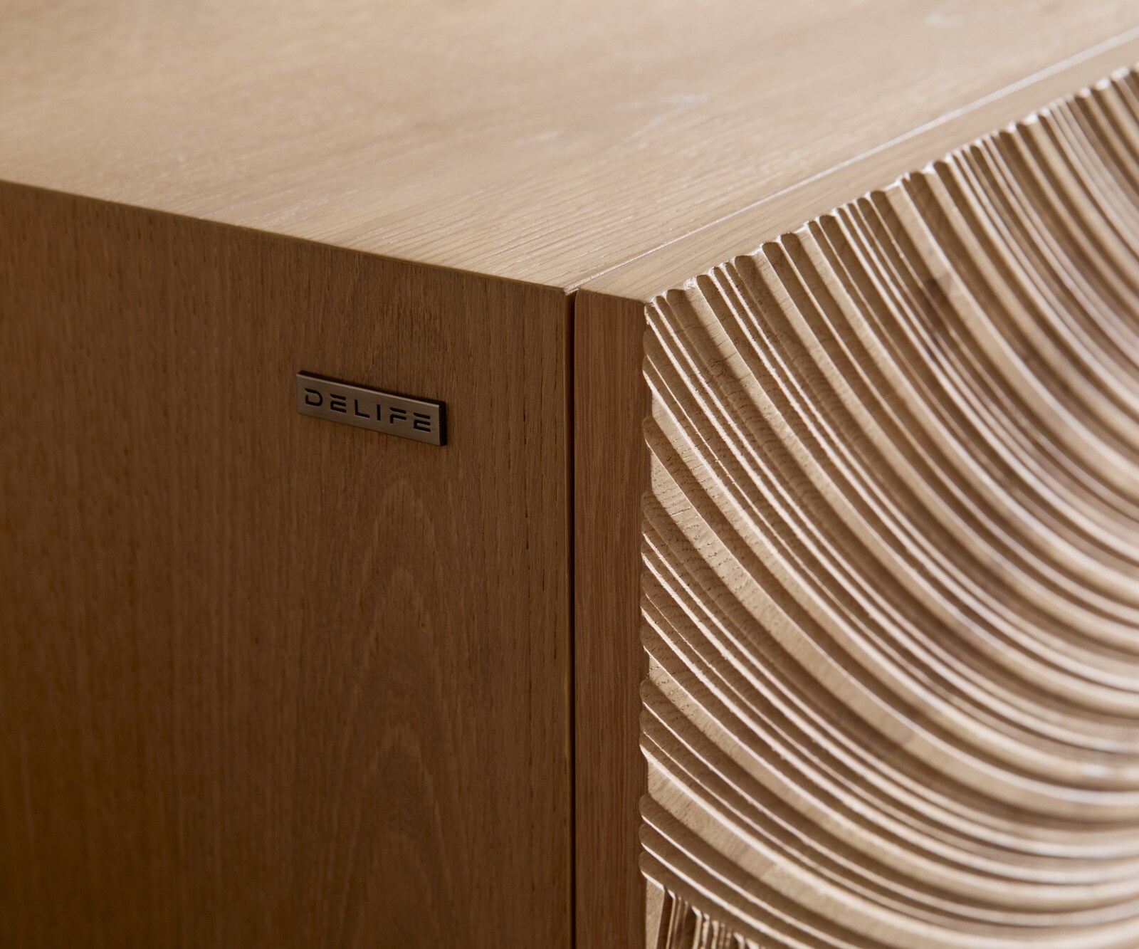 Buffet Ashara 200 cm chêne naturel effet 3D 4 portes patins en acier inoxydable brossé 4