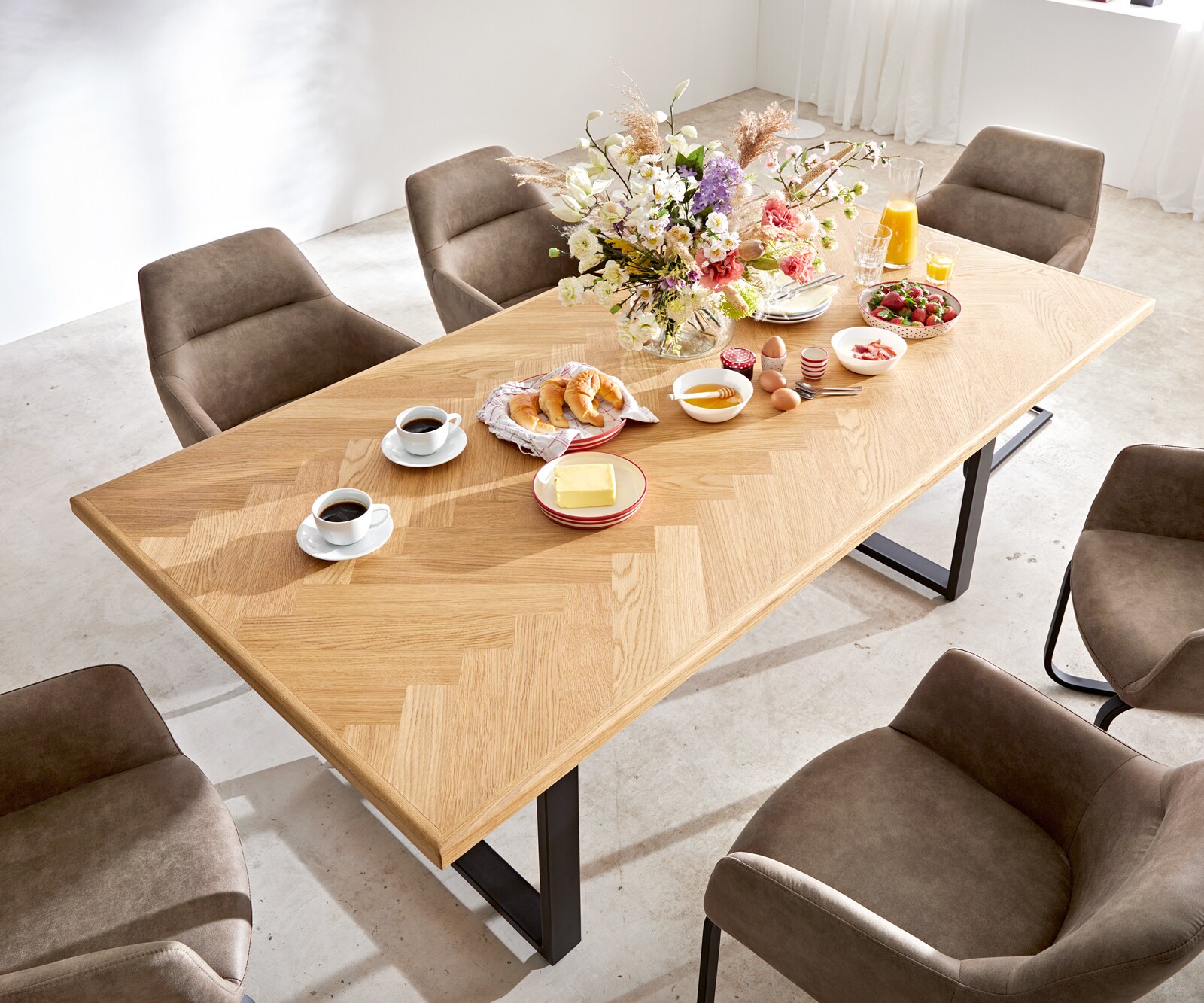 Table à manger Edge-pure 200x100 chêne nature Fishbone patin noir 1