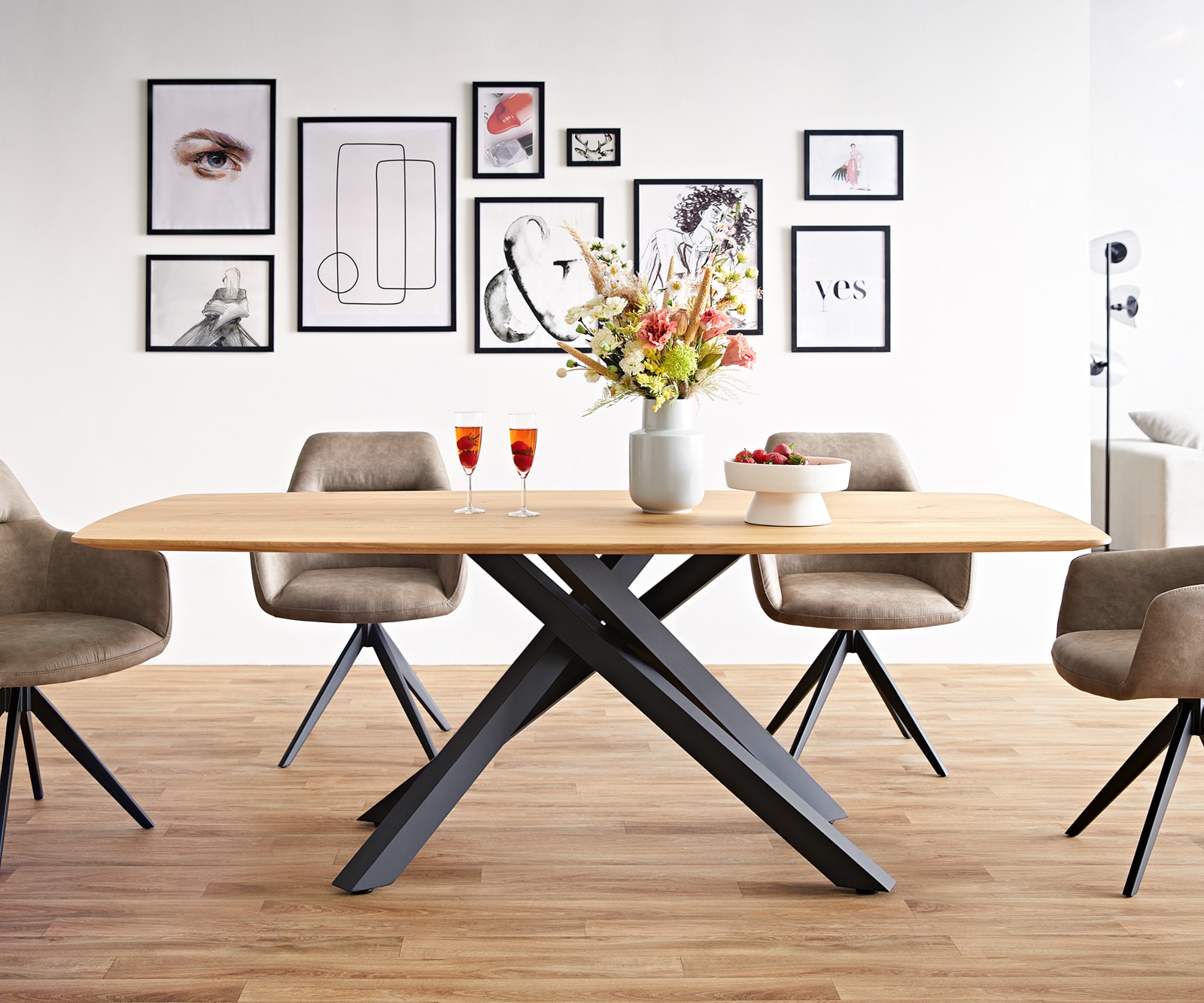 Table à manger Edge Boot 200x100x2,5-3 chêne nature cadre croisé rectangle noir bord suisse 5