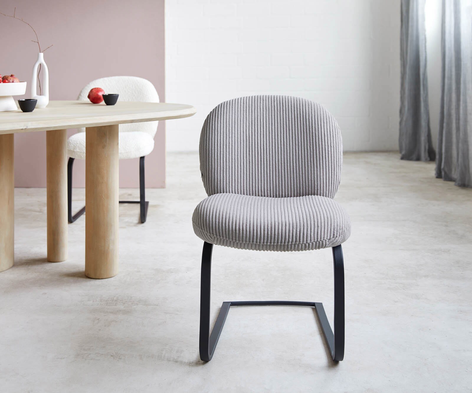 Cantilever Nube-Flex côtelé gris argenté pied cantilever plat noir ressorts ensachés 1 Cantilever Nube-Flex côtelé gris argenté pied cantilever plat noir ressorts ensachés 1