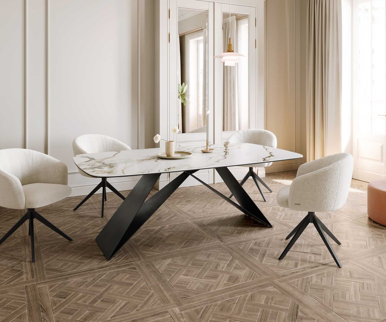 Table à manger Edge en forme de bateau 200x100 céramique Calacatta Luxe blanc-doré-gris cadre en V acier plat noir 6