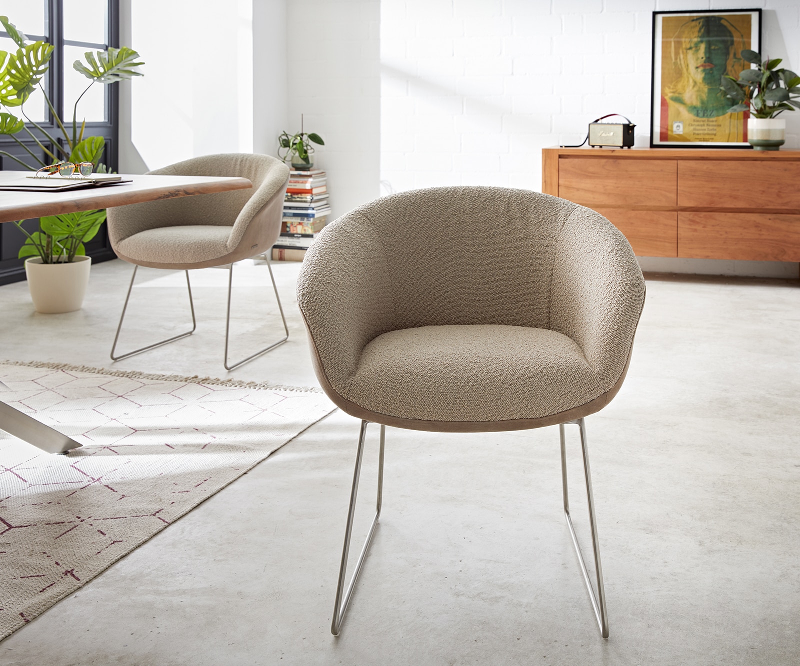 Chaise-de-salle-à-manger Vinka-Flex avec accoudoirs tissu mixte couleur boue pied trapèze acier inoxydable brossé ressorts ensachés 1 Chaise-de-salle-à-manger Vinka-Flex avec accoudoirs tissu mixte couleur boue pied trapèze acier inoxydable brossé ressorts ensachés 1