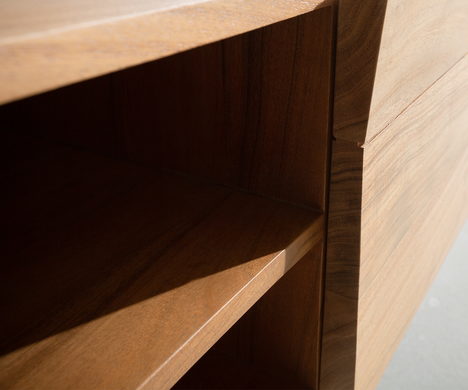 Meuble-TV Kayu 240 cm acacia naturel 4 portes flottantes 4 Meuble-TV Kayu 240 cm acacia naturel 4 portes flottantes 4