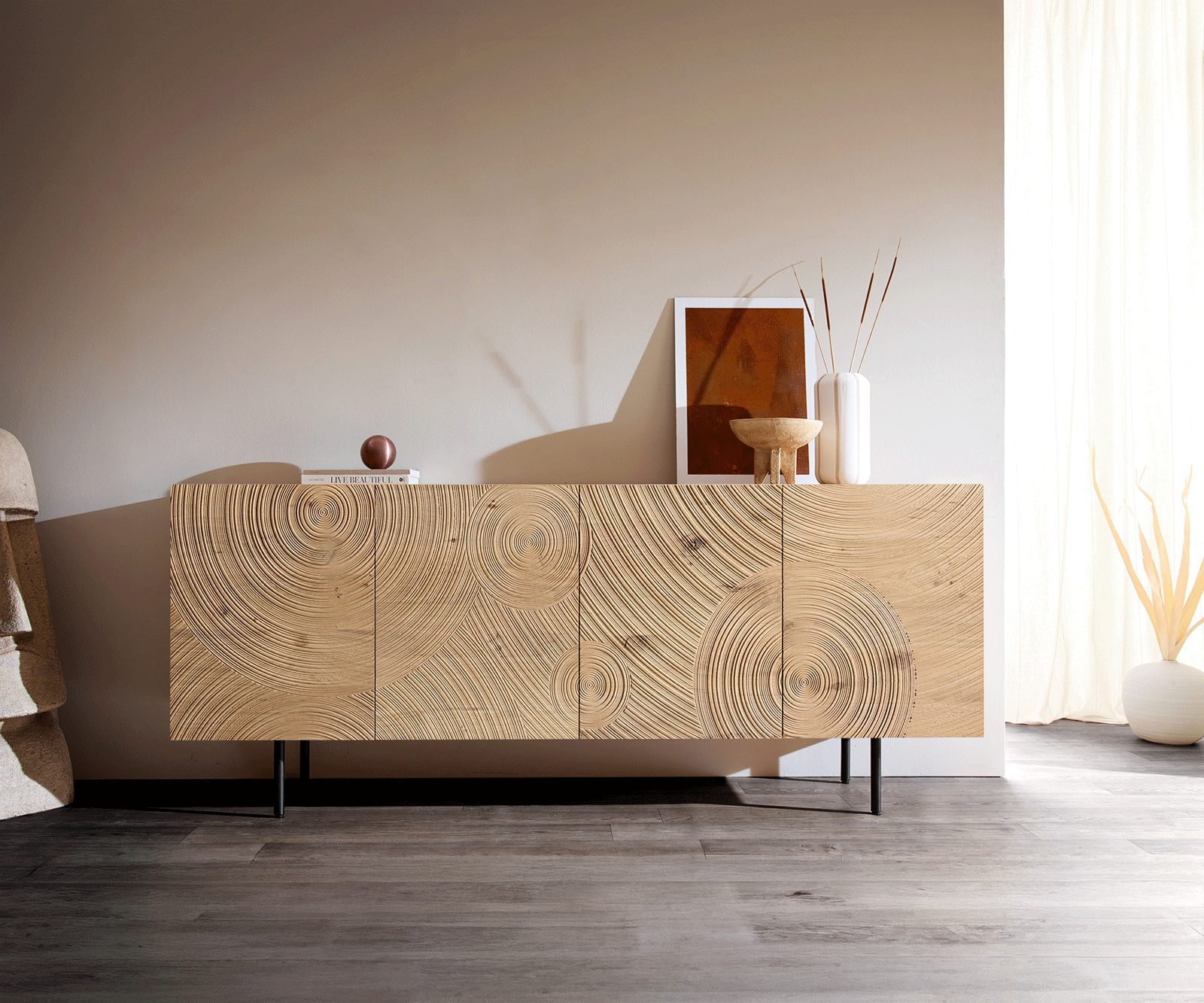 Buffet Ashara 200 cm chêne naturel effet 3D 4 portes pieds ronds métal noir 5