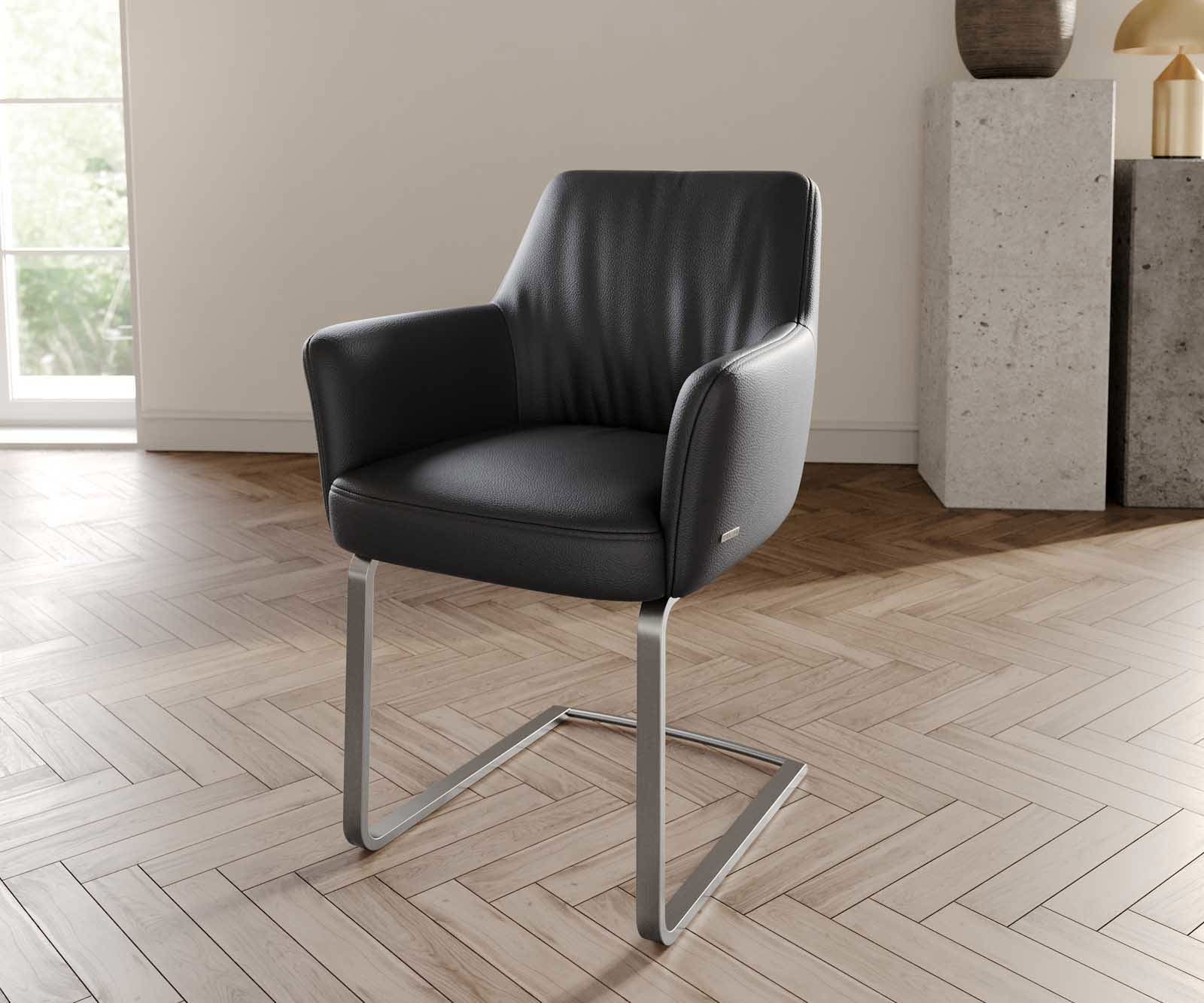 Cantilever Xana-Flex avec accoudoirs cuir de vache noir pied cantilever plat acier inoxydable brossé ressorts ensachés