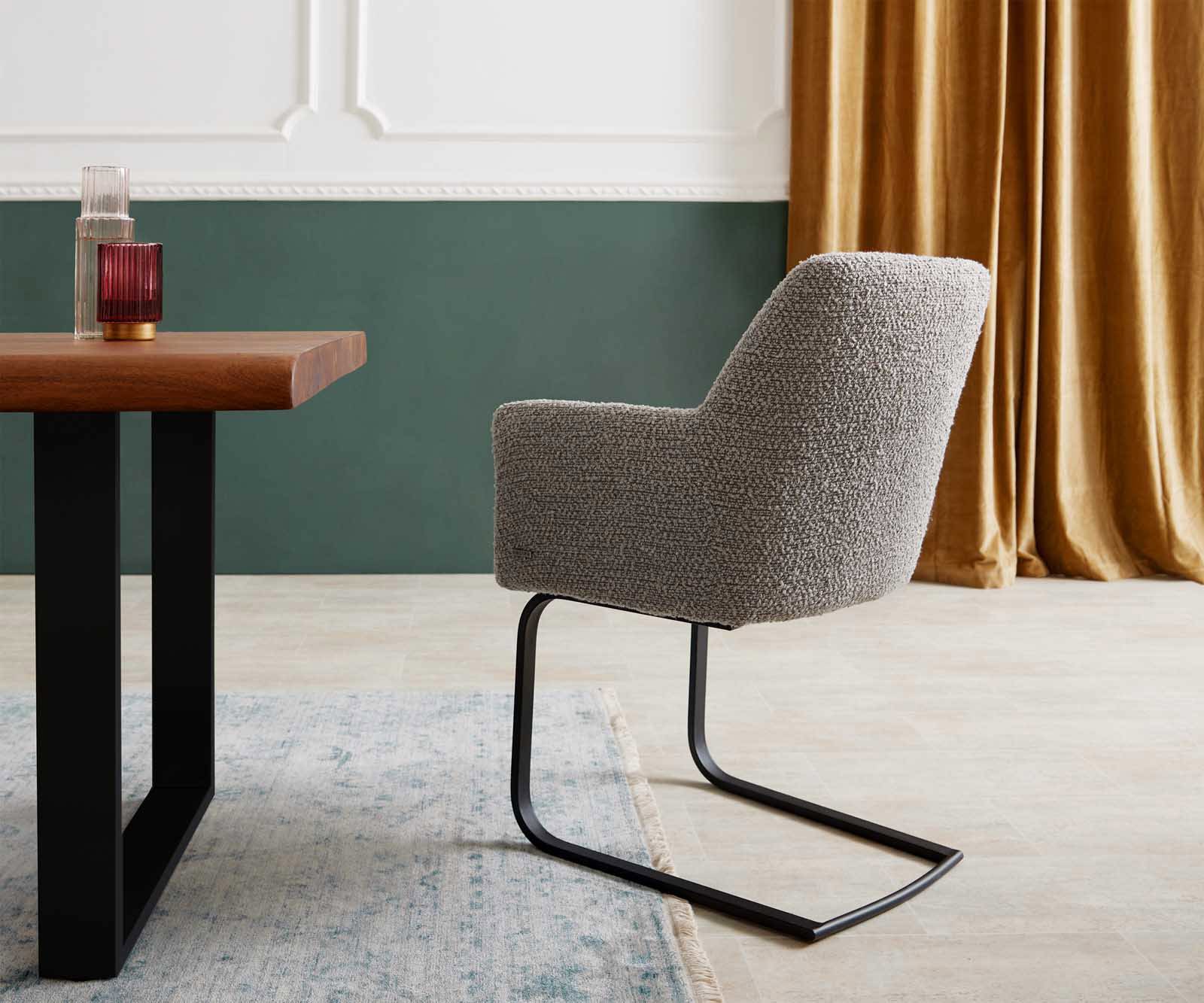 Cantilever Xana-Flex avec accoudoirs bouclé gris argenté pied cantilever plat noir ressorts ensachés 4