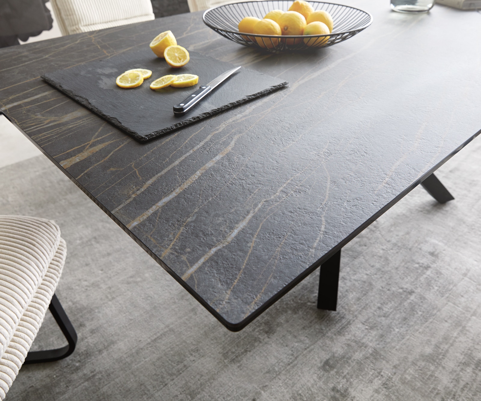 Table-à-manger Edge 200x100cm Laminam® céramique marron pieds milieu croisé noir 2 Table-à-manger Edge 200x100cm Laminam® céramique marron pieds milieu croisé noir 2