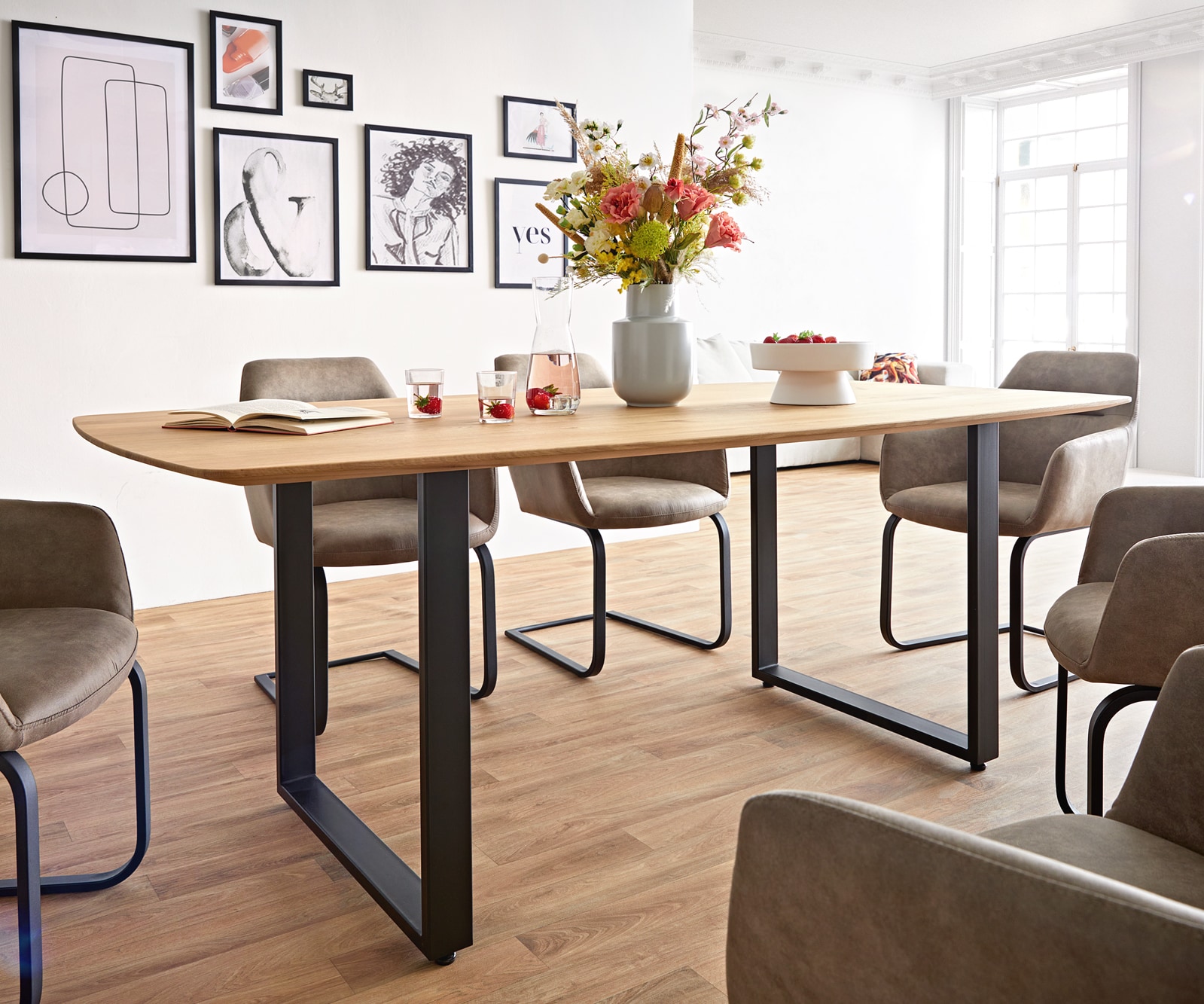 Table à manger Edge Boot 200x100x2,5-3 chêne nature patin noir bord suisse 1