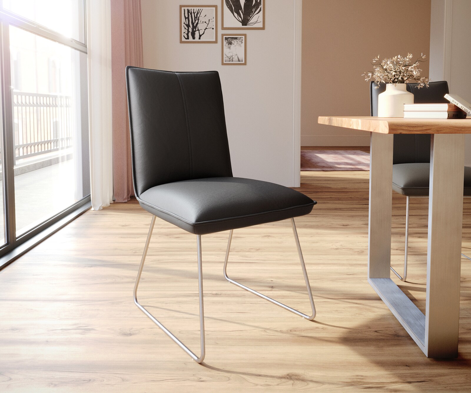 Chaise-de-salle-à-manger Lelio-Flex cuir de vache noir pied trapèze acier inoxydable brossé ressorts ensachés
