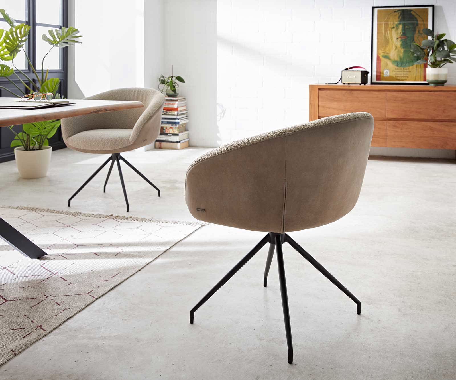 Chaise-pivotante Vinka-Flex avec accoudoirs tissu mixte couleur boue pied croisé conique noir pivotement sur 180° ressorts ensachés 4 Chaise-pivotante Vinka-Flex avec accoudoirs tissu mixte couleur boue pied croisé conique noir pivotement sur 180° ressorts ensachés 4