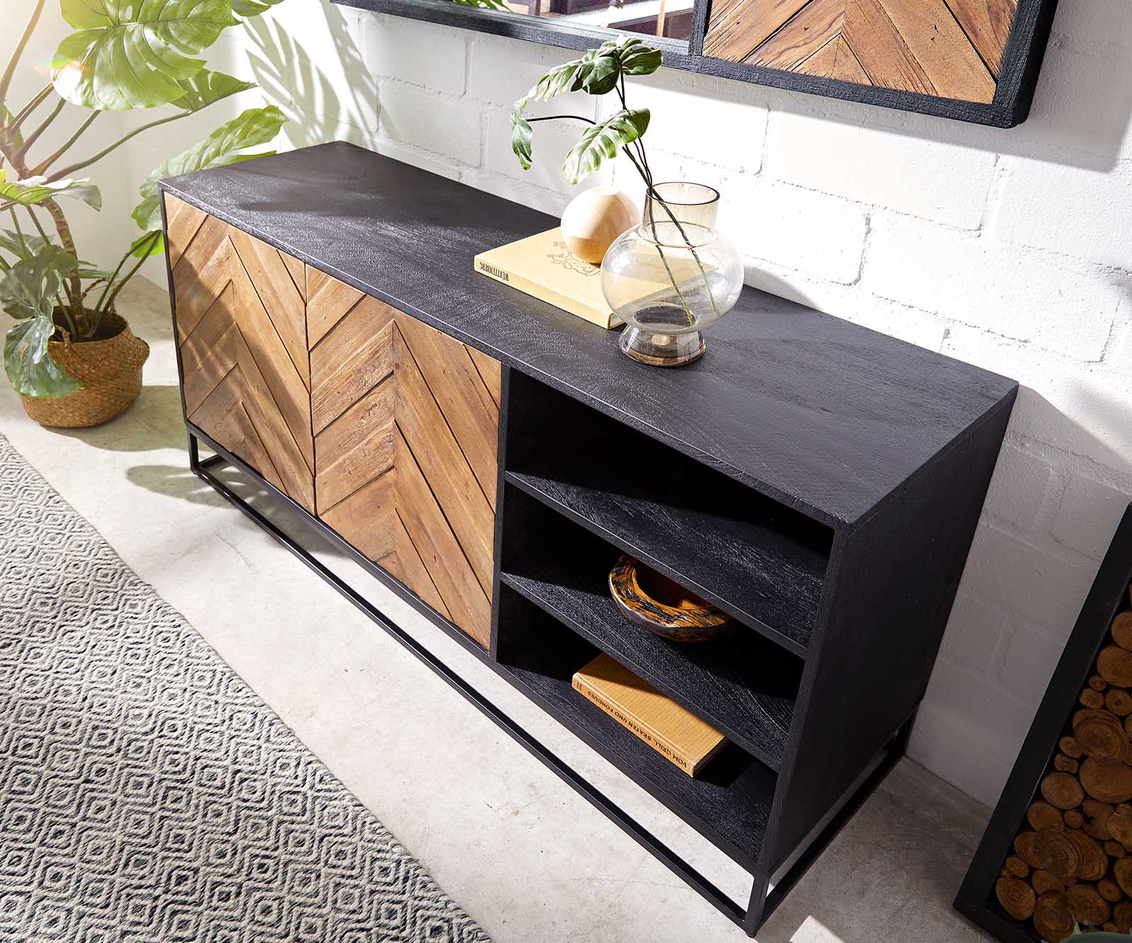 Buffet Famke 145 cm mangue teck 2 portes 3 compartiments 4