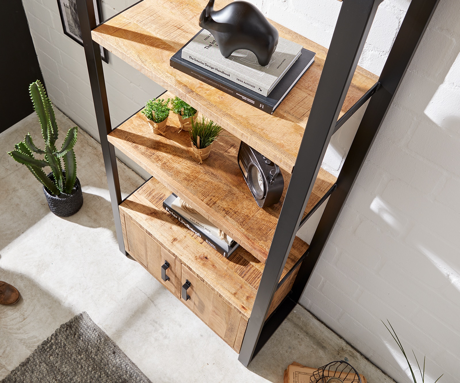 Bibliothèque Crompton 80x185cm Manguier Naturel Métal Noir 3 compartiments 2 portes 5