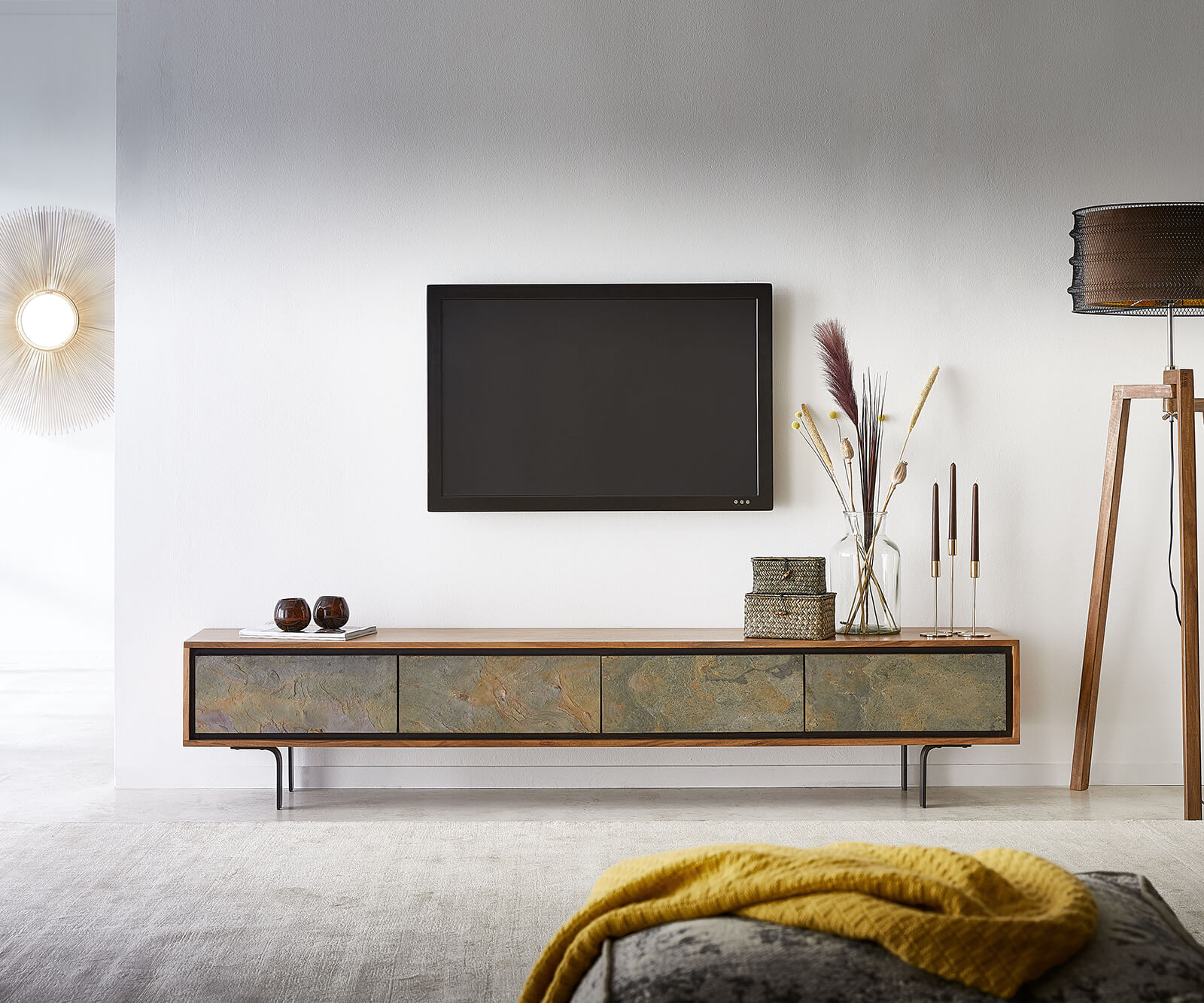 Meuble-TV Juwelo 200 cm acacia naturel avec placage de pierre 4 portes 1