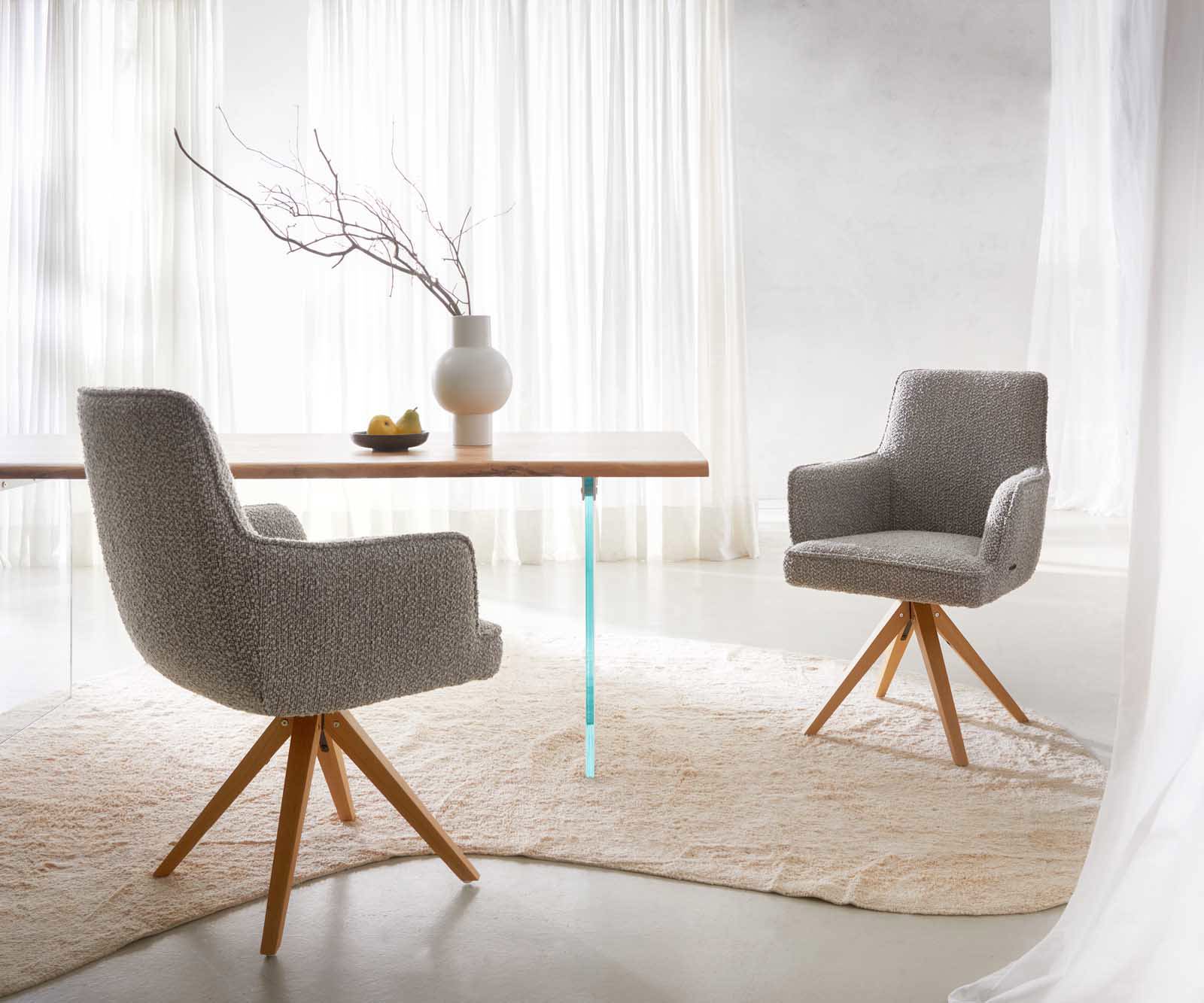 Chaise-pivotante Heira-Flex avec accoudoirs bouclé gris argenté pied en bois angulaire naturel pivotement sur 180° ressorts ensachés 5 Chaise-pivotante Heira-Flex avec accoudoirs bouclé gris argenté pied en bois angulaire naturel pivotement sur 180° ressorts ensachés 5