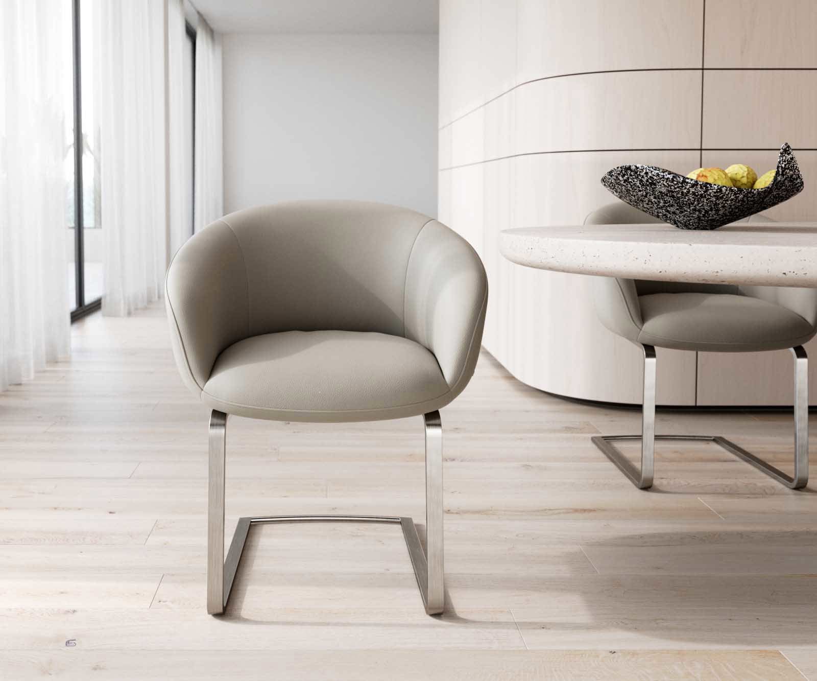 Cantilever Vinka-Flex avec accoudoirs cuir de vache couleur boue pied cantilever plat acier inoxydable brossé ressorts ensachés 1 Cantilever Vinka-Flex avec accoudoirs cuir de vache couleur boue pied cantilever plat acier inoxydable brossé ressorts ensachés 1