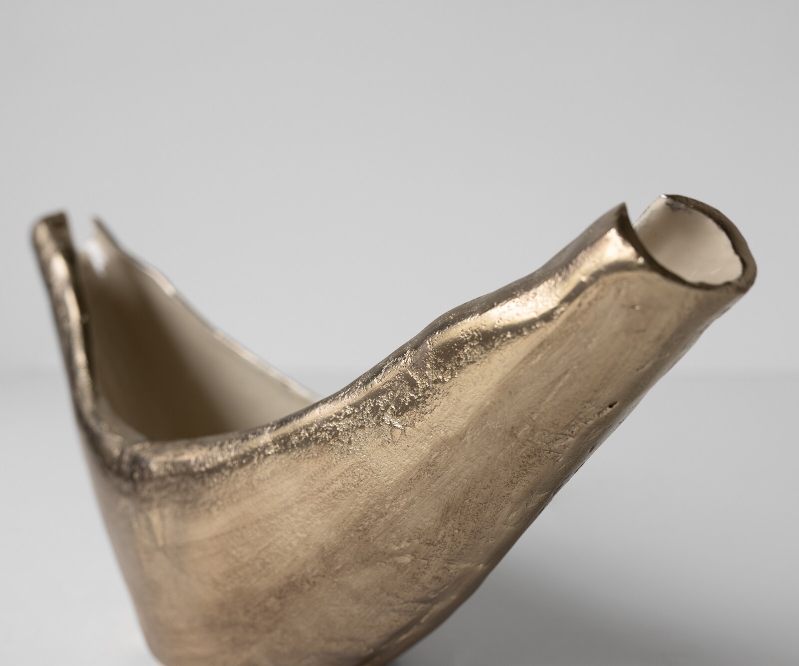Sculpture Navira l51 x P13 x H20 cm Aluminium Champagner Ivory Faite main 2