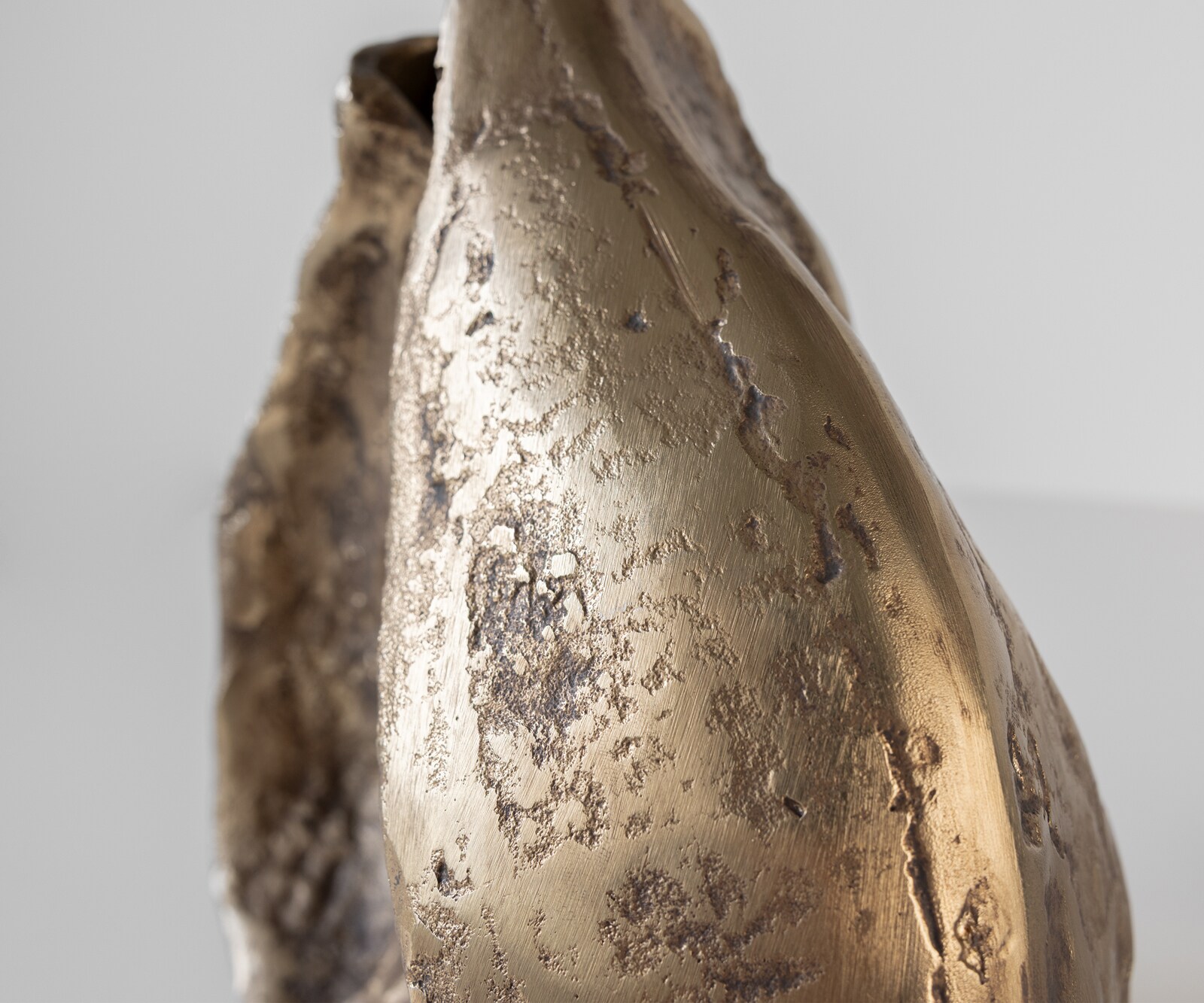 Sculpture Nexora l40 x P17 x H42 cm Aluminium Oro Antico Faite main 3