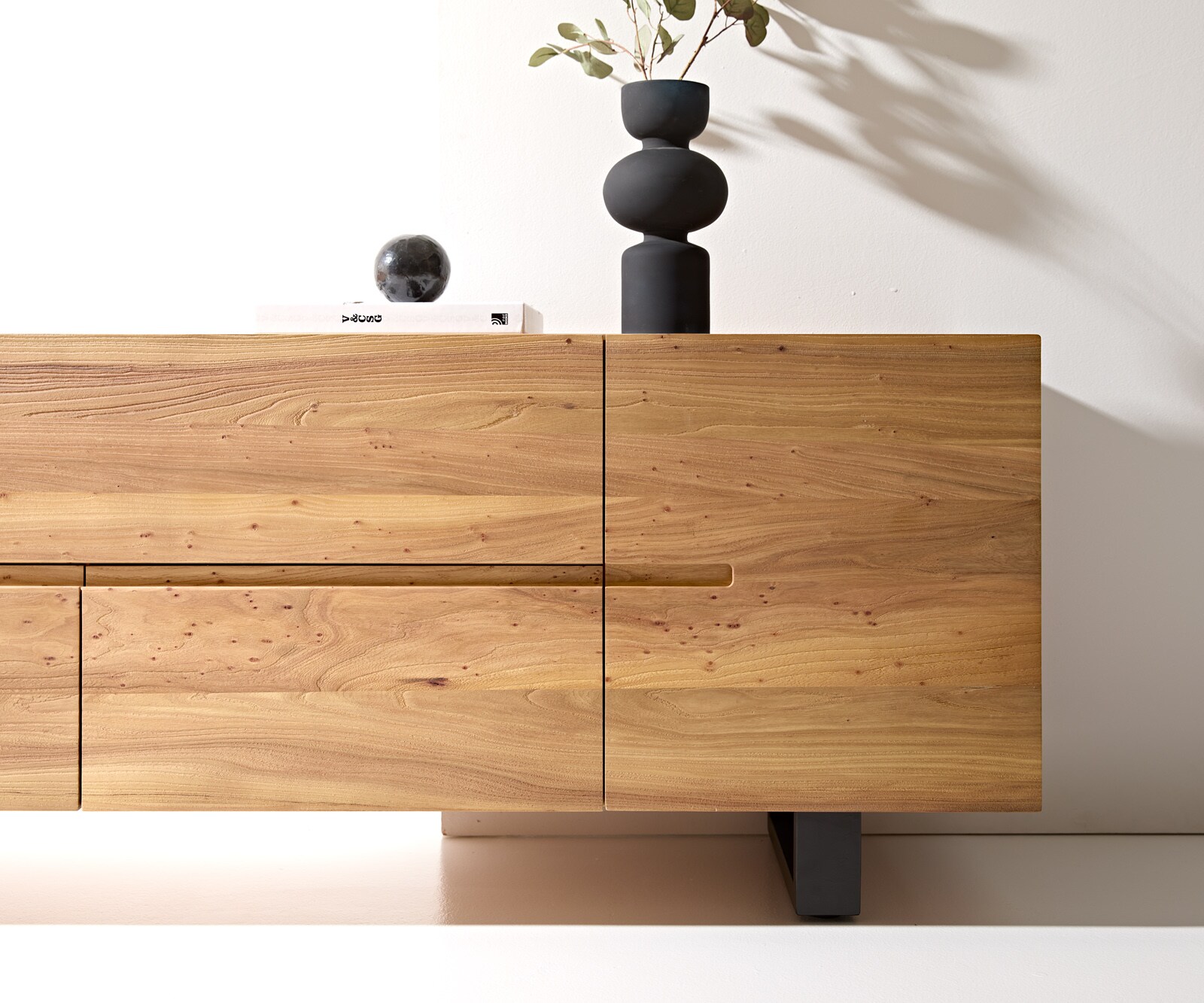 Buffet Tiamar 180 cm orme naturel 1 porte 4 tiroirs patins métal noir 5