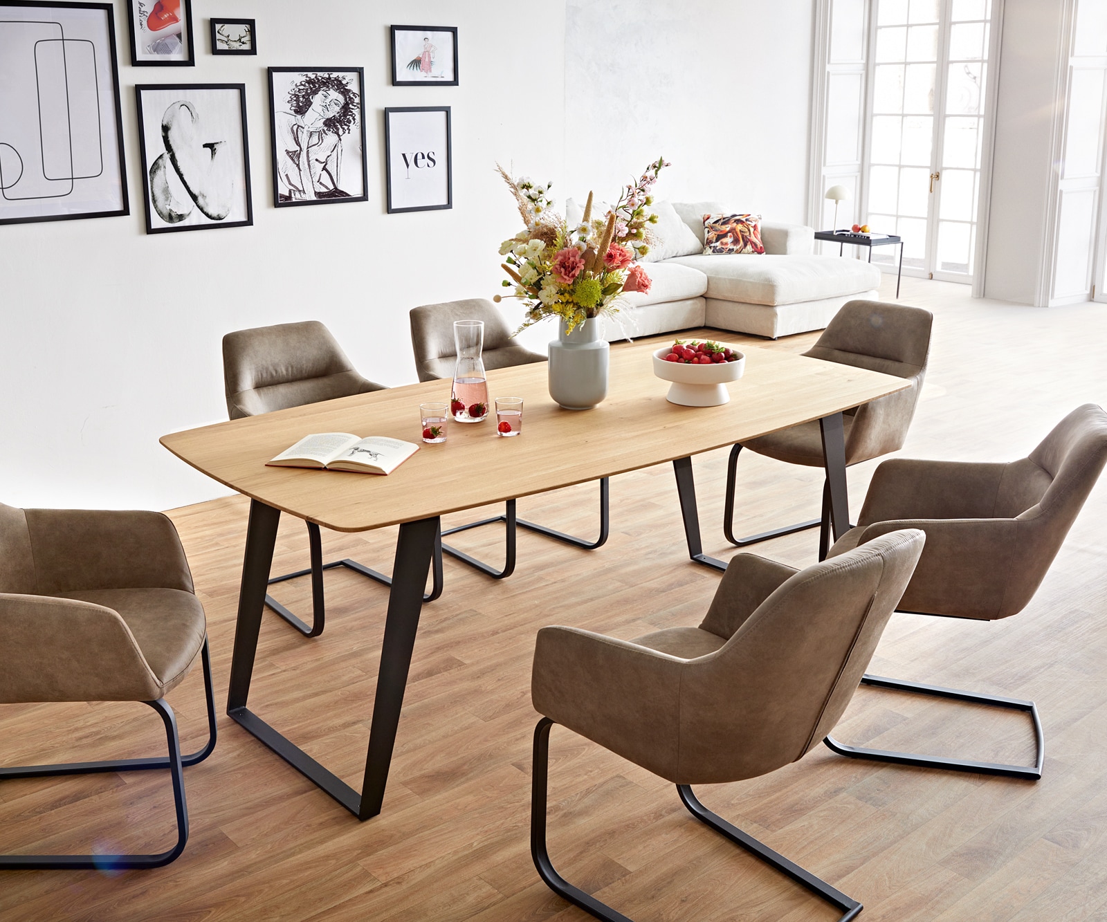 Table à manger Edge Boot 200x100x2,5-3 chêne nature métal inclinée noir bord suisse 7