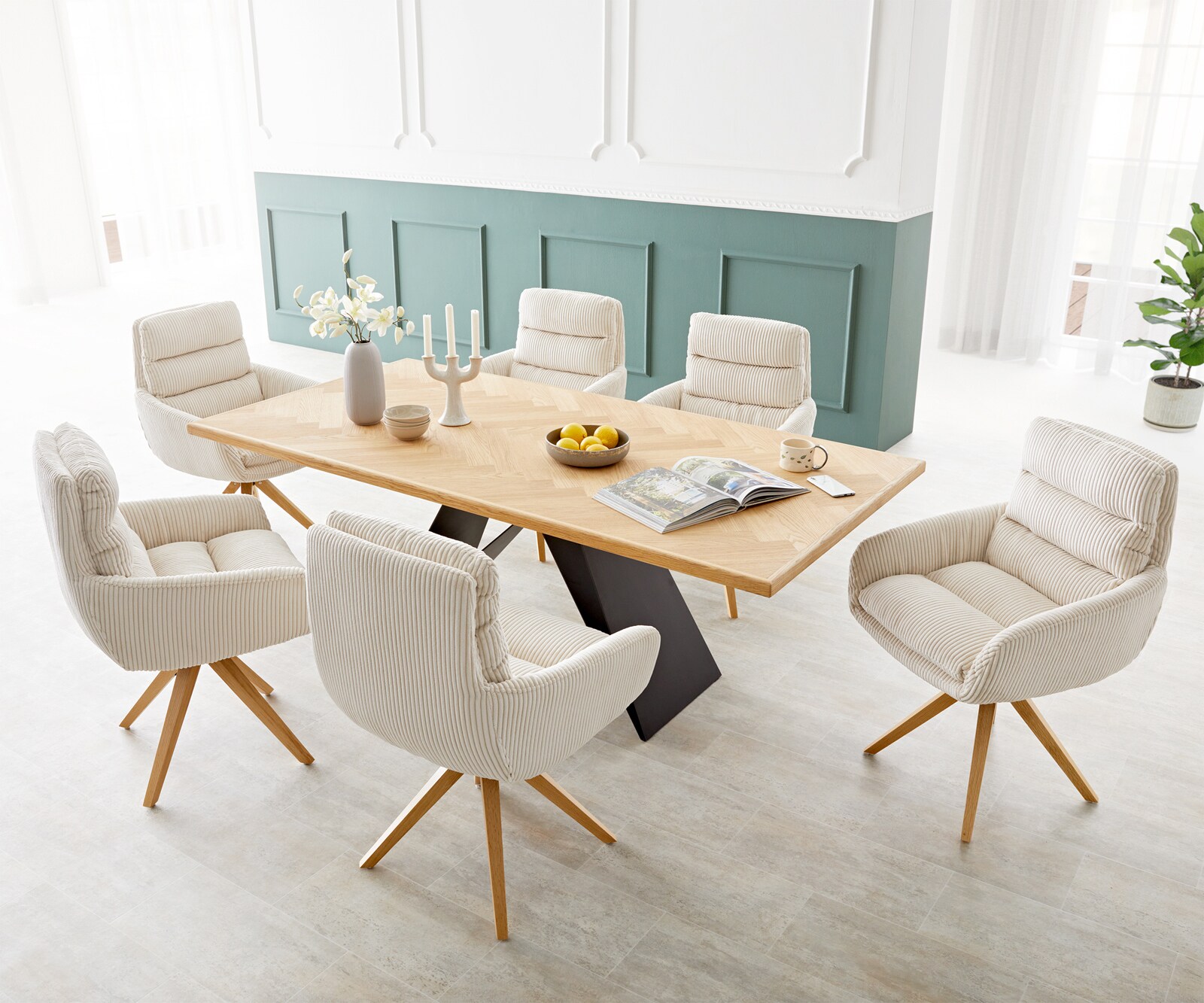 Chaise-de-salle-à-manger Abelia-Flex avec accoudoirs côtelé beige vintage pied en bois angulaire naturel 3 Chaise-de-salle-à-manger Abelia-Flex avec accoudoirs côtelé beige vintage pied en bois angulaire naturel 3