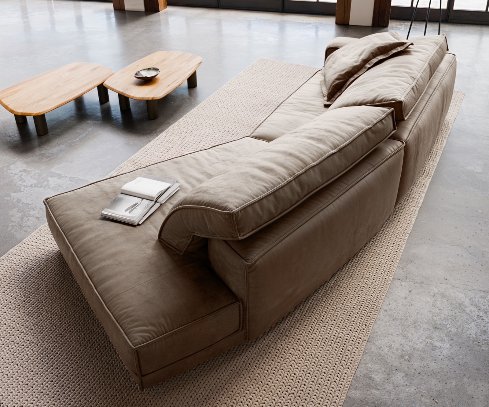 Canapé Snoosh 400x150 cm microfibre taupe vintage avec méridienne à droite 3 Canapé Snoosh 400x150 cm microfibre taupe vintage avec méridienne à droite 3