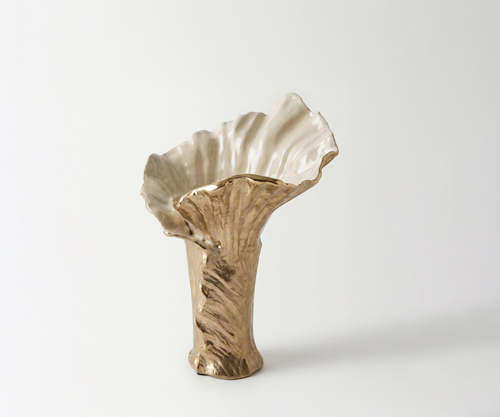 Vase Floris l31 x P30 x H42 cm Aluminium Champagner Ivory Fait main